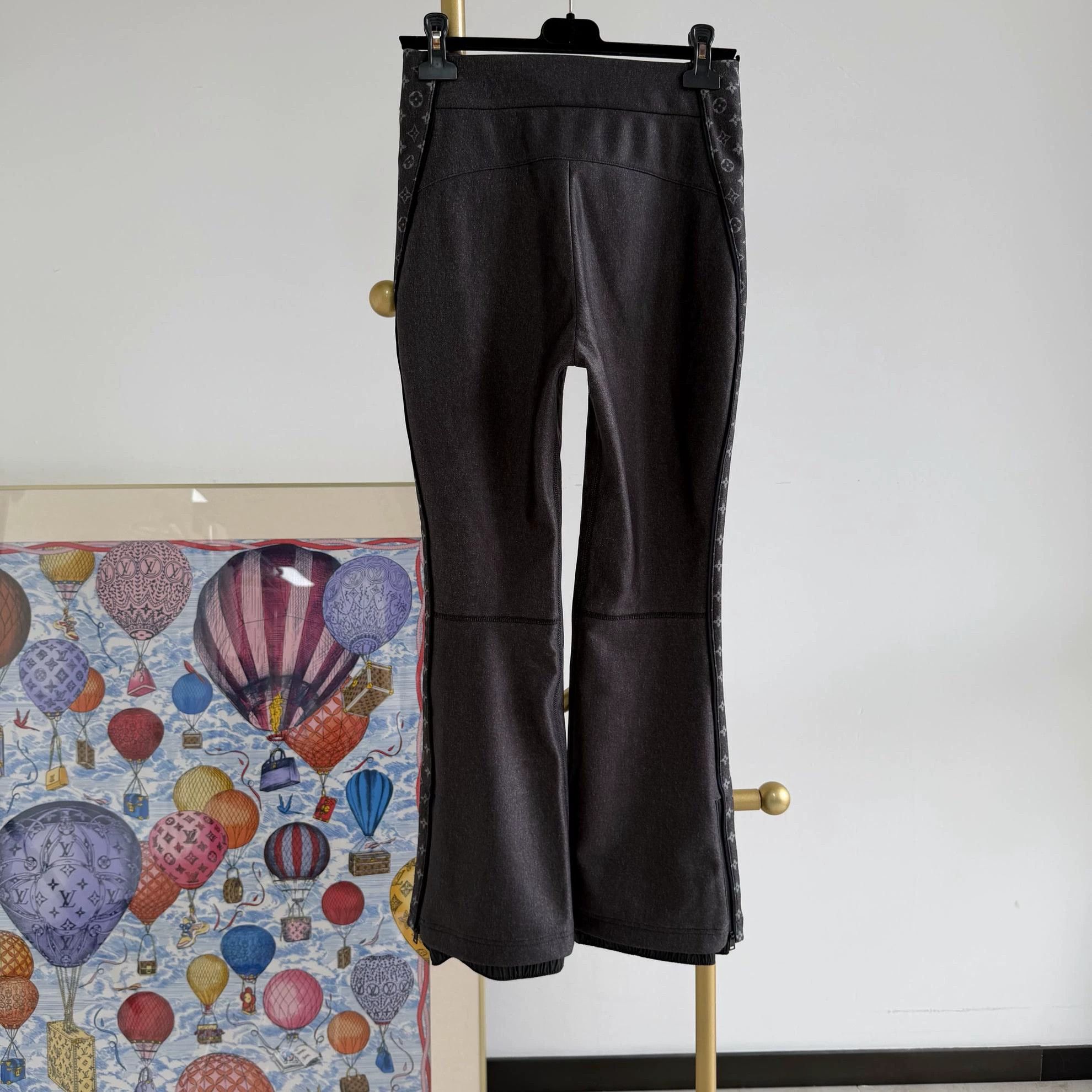 Louis Vuitton Louis Vuitton SKI SS26 Casual Pants 36 Size 26" / US 2 / IT 38 - 2 Thumbnail