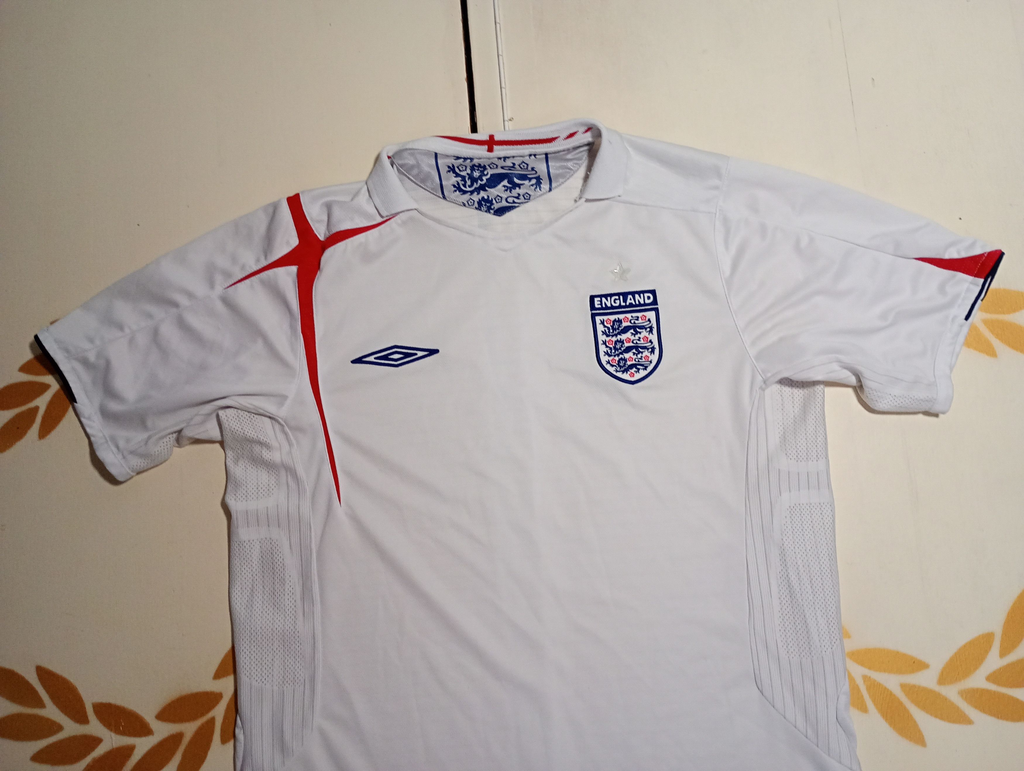 Umbro Umbro England Home Jersey 2005-2007 Size US M / EU 48-50 / 2 - 3 Thumbnail