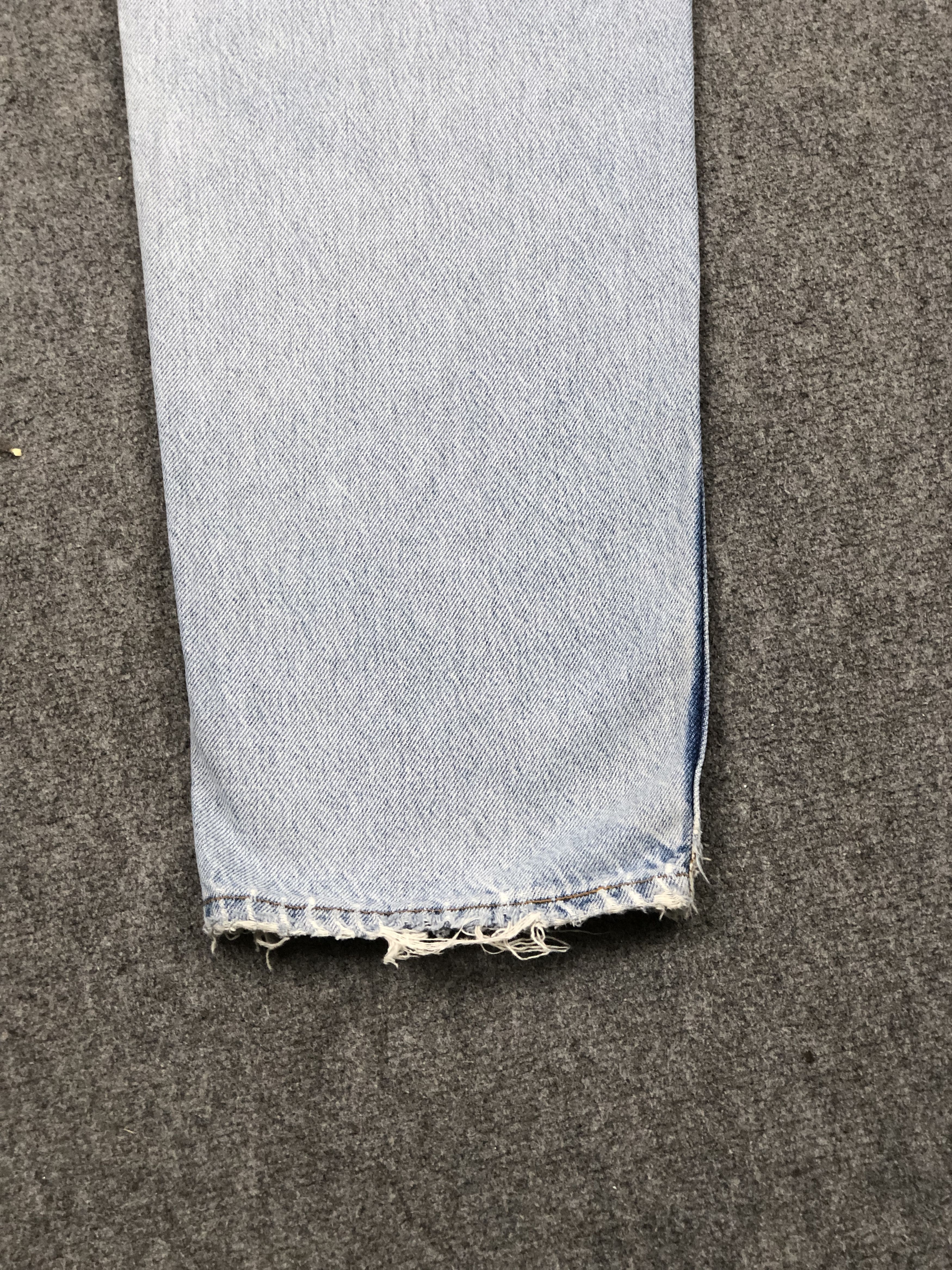Levi's Distressed Vintage 90s Levis Light Washed Jeans DP2358 Size US 31 - 21 Thumbnail