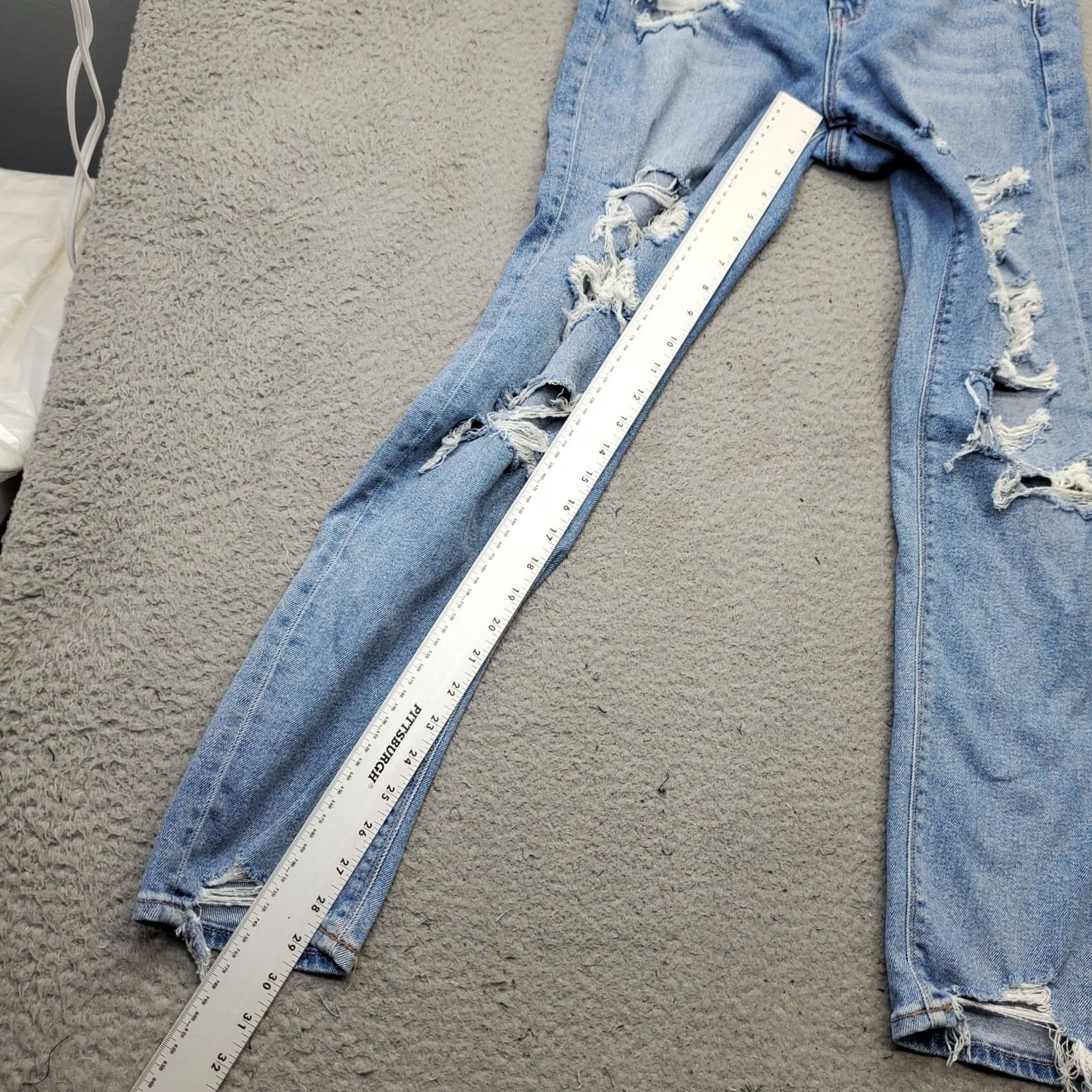 American Eagle Outfitters American Eagle Outfitters Jeans Womens Size 6 Blue Denim Straight 5-Pocket Regular Waist 29.5 Inseam Flat Front Ripped Size 28" / US 6 / IT 42 - 5 Thumbnail