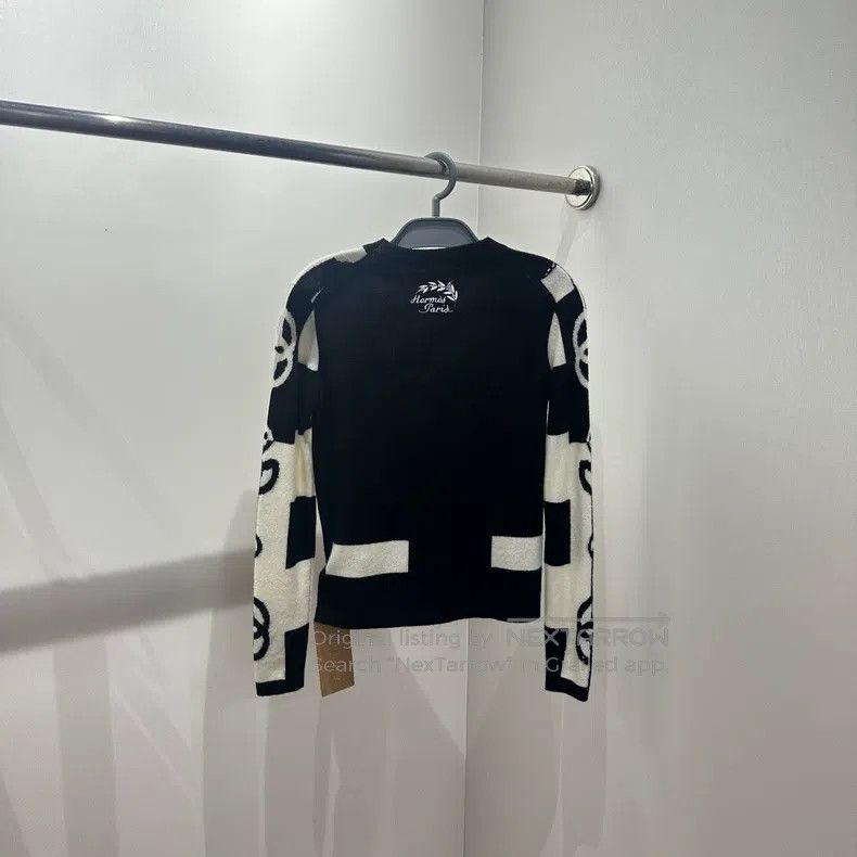 Hermes Hermes Black and White Pig Nose Button Cashmere Sweater Size XXS / US 00 / IT 34 - 2 Thumbnail