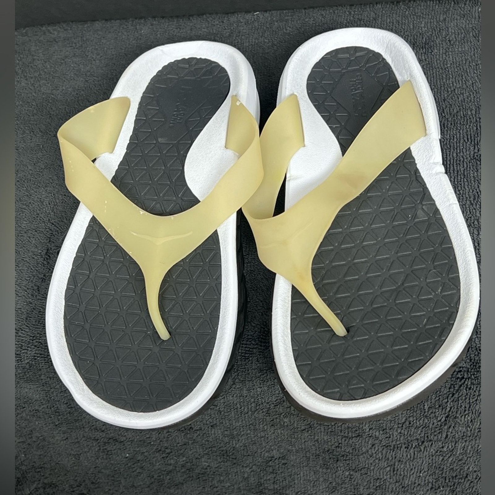 Hoka Hoka One One Ora Womens Recovery Flip Flop Sandal Size 9 Size US 9 / IT 39 - 1 Thumbnail