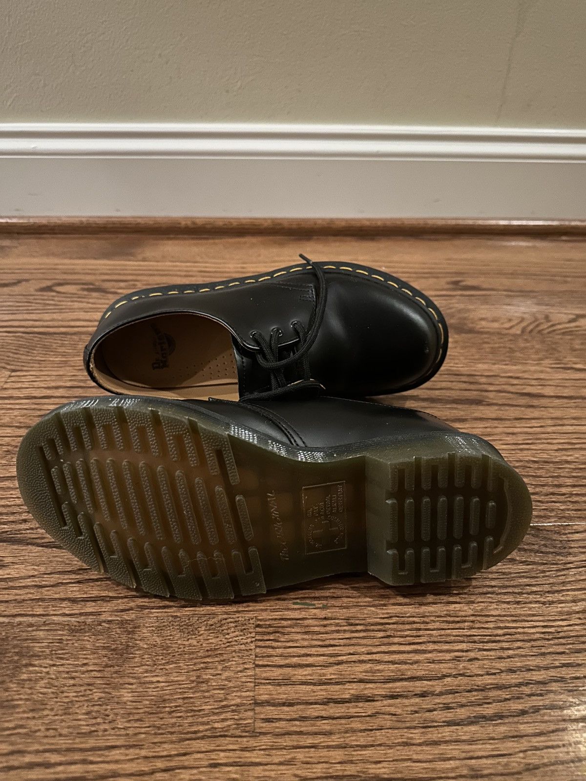 Dr. Martens Dr Martens Women's 1461 Smooth Leather Oxford Shoe in Black Size US 6 / IT 36 - 5 Thumbnail