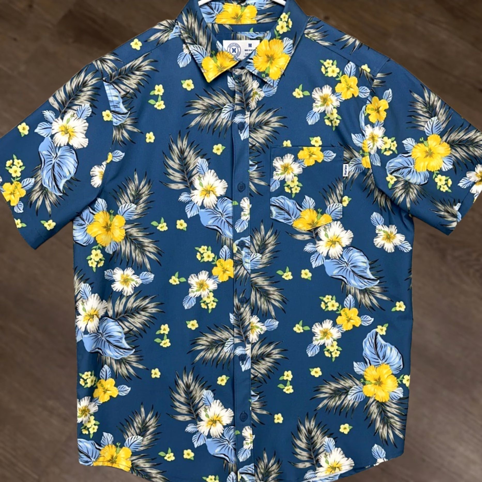 Hurley - Optimized for search - includes relevant keywords like "Hurley Button Up Shirt," "Men Medium," and "Pre-Owned Excellent. Size US M / EU 48-50 / 2 - 1 Thumbnail