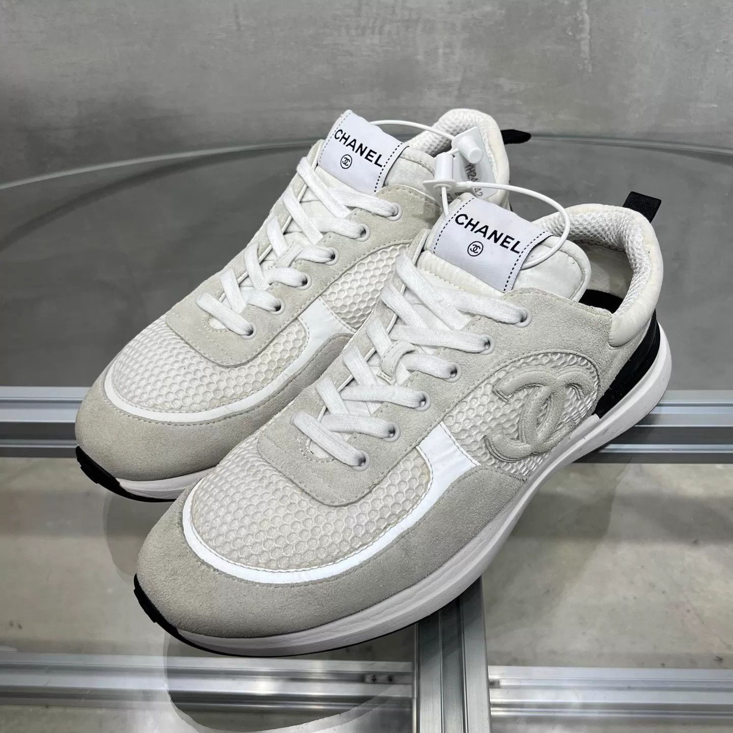 Chanel Chanel Classic CC White Sneaker 43 Size US 10 / EU 43 - 2 Thumbnail