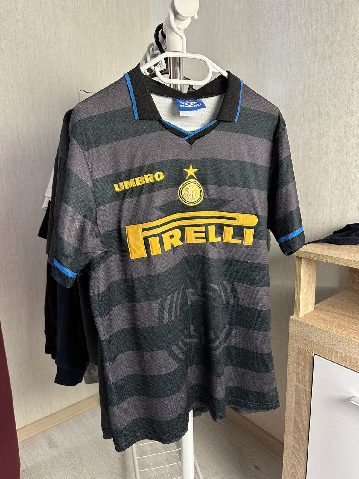 Umbro Vintage Umbro Inter Milan Soccer Jersey size M Size US M / EU 48-50 / 2 - 1 Thumbnail