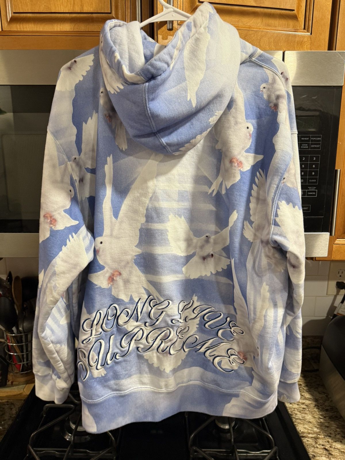 Supreme Supreme Doves Hoodie Size Large Size US L / EU 52-54 / 3 - 7 Thumbnail
