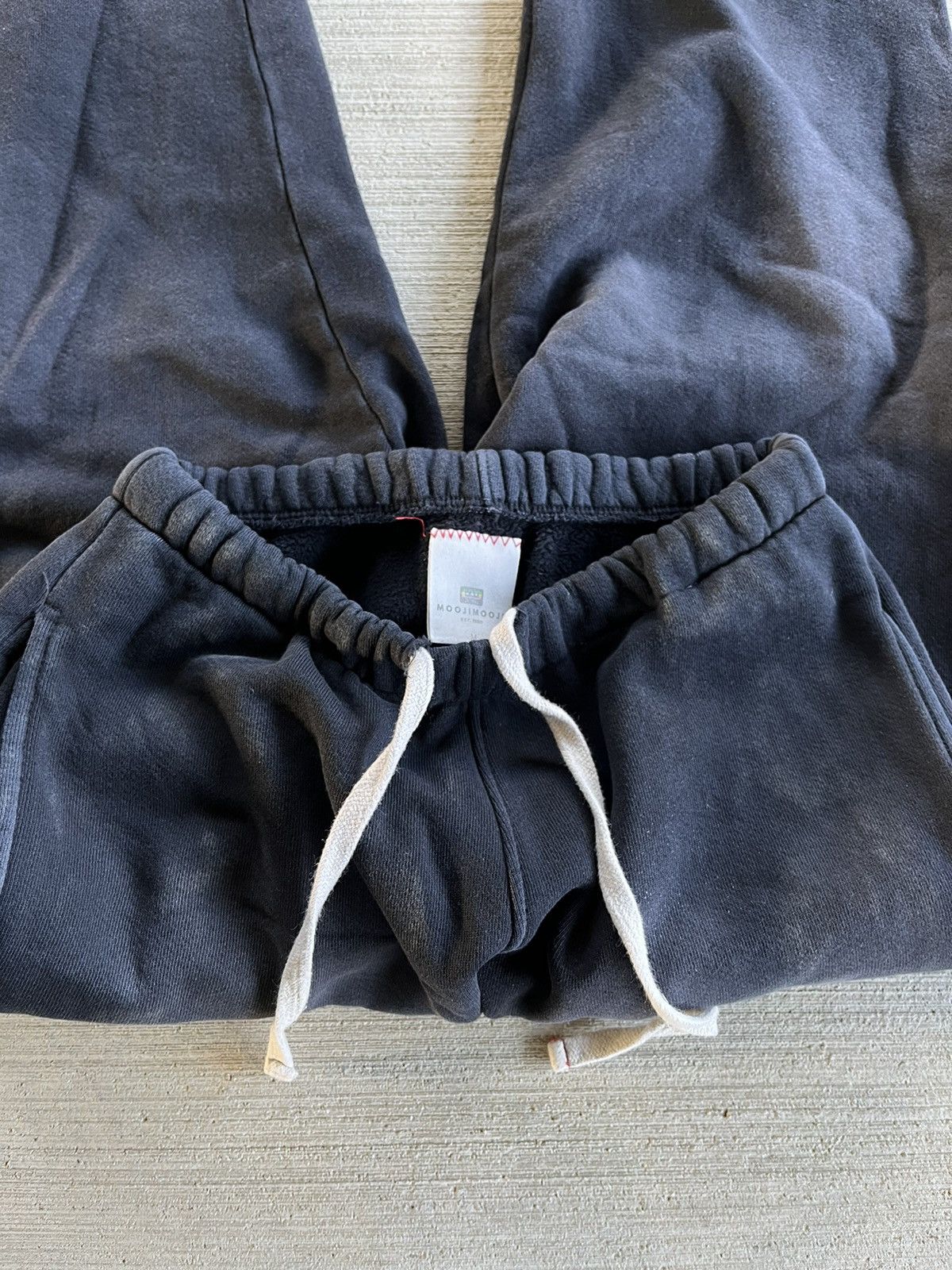 MOOJIMOOJIUS Mooj Vintage Black Sweatpants Size US 30 / EU 46 - 4 Thumbnail