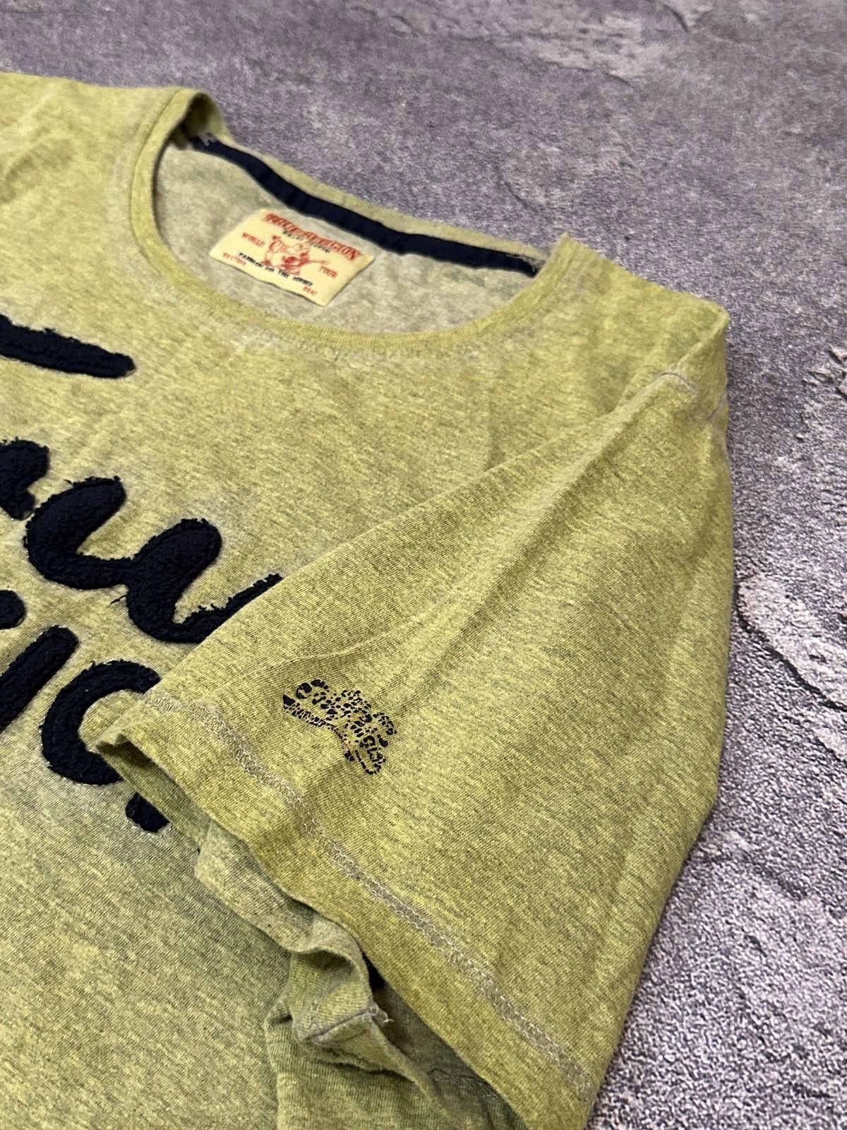 True Religion VintageTrue Religion Fuzzy Logo Green Men’s T-Shirt Size XL Size US XL / EU 56 / 4 - 5 Thumbnail