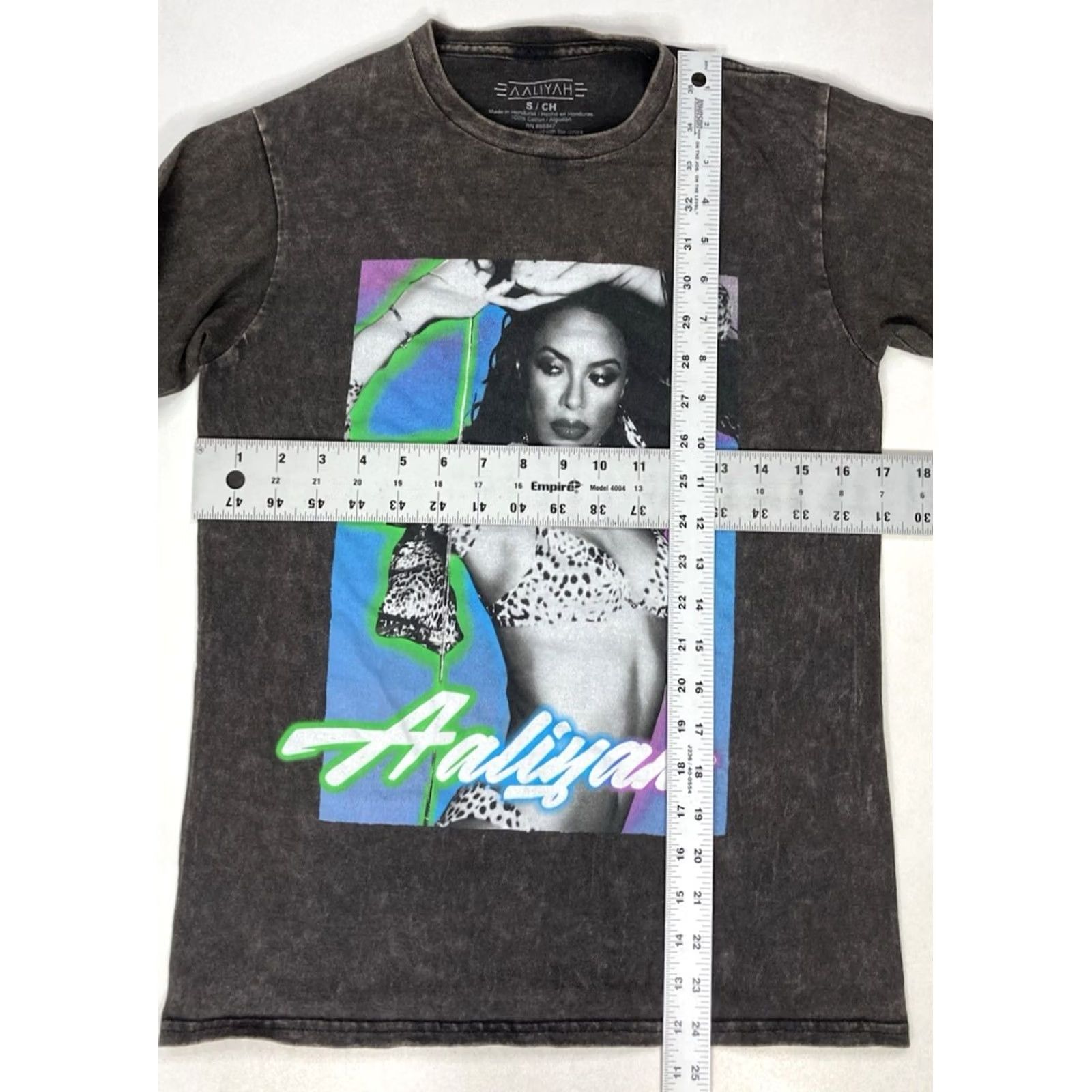 Vintage VINTAGE AAliyah T-shirt Women Small Black Acid Wash Long Sleeve Music Shirt Ladies Small Black Paint Size S / US 4 / IT 40 - 5 Thumbnail