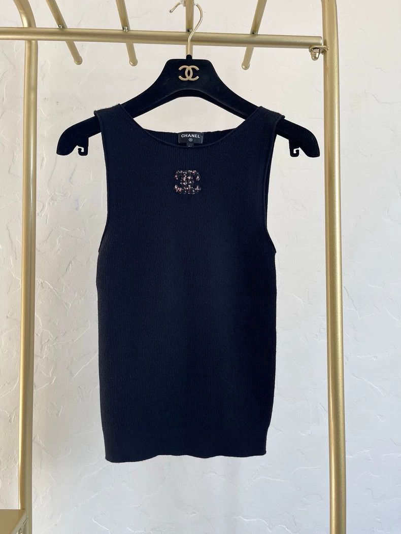 Chanel Chanel 22k black logo cashmere vest Size XXS / US 00 / IT 34 - 1 Thumbnail