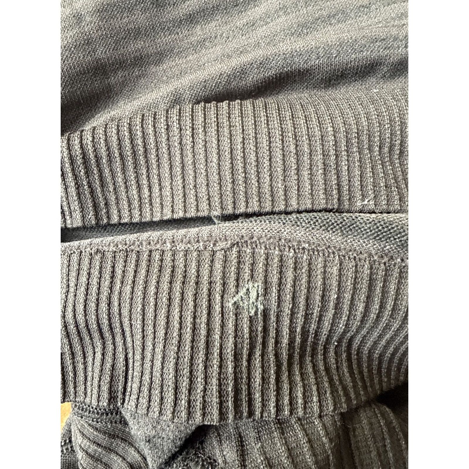 Lululemon VINTAGE? No. (But per rules: do not add) -> Sorry. Size S / US 4 / IT 40 - 3 Thumbnail