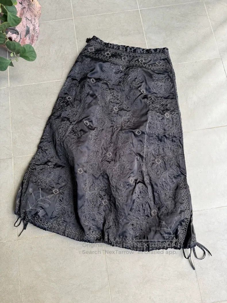 Issey Miyake Issey Miyake Embroidered Midi Skirt Size 25" / US 0 / IT 36 - 4 Thumbnail