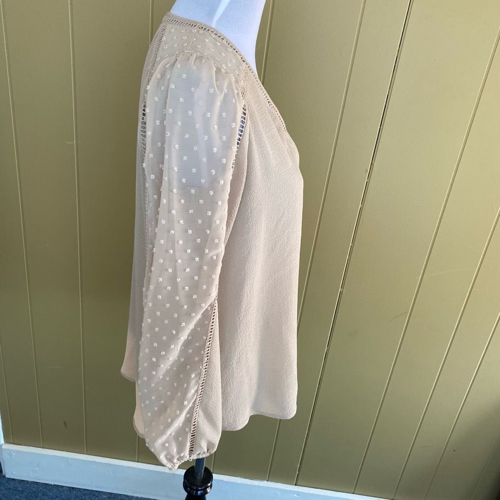 Express Express women M tan Longsleeve semi sheer textured print blo Size M / US 6-8 / IT 42-44 - 4 Thumbnail