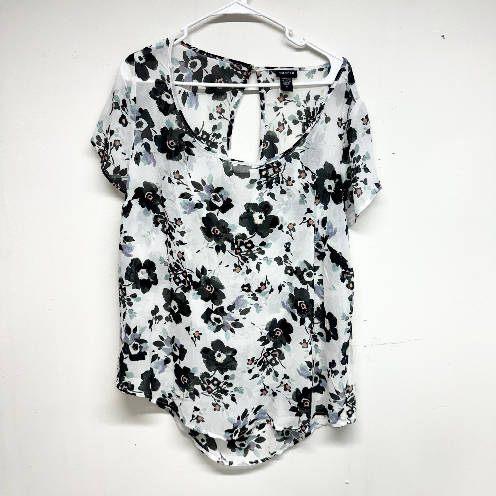 Other Torrid Floral Print Sheer Chiffon Drape Back Blouse Top L Size L / US 10 / IT 46 - 2 Thumbnail