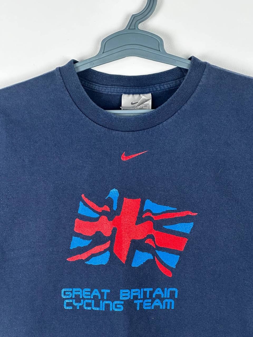 Nike × Vintage Vintage Faded Nike Great Britain Center Logo Swoosh T Shirt Size US L / EU 52-54 / 3 - 4 Thumbnail