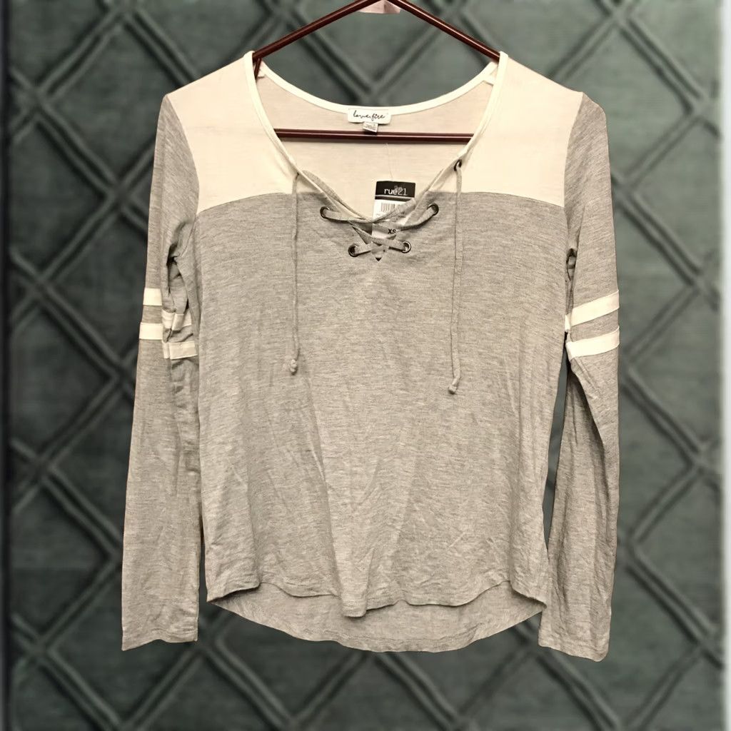 Vintage Love Fire rue 21 Jrs. XS gray lace-up neckline L/S blouse Shirt top NWT 1573 Size XS / US 0-2 / IT 36-38 - 1 Thumbnail