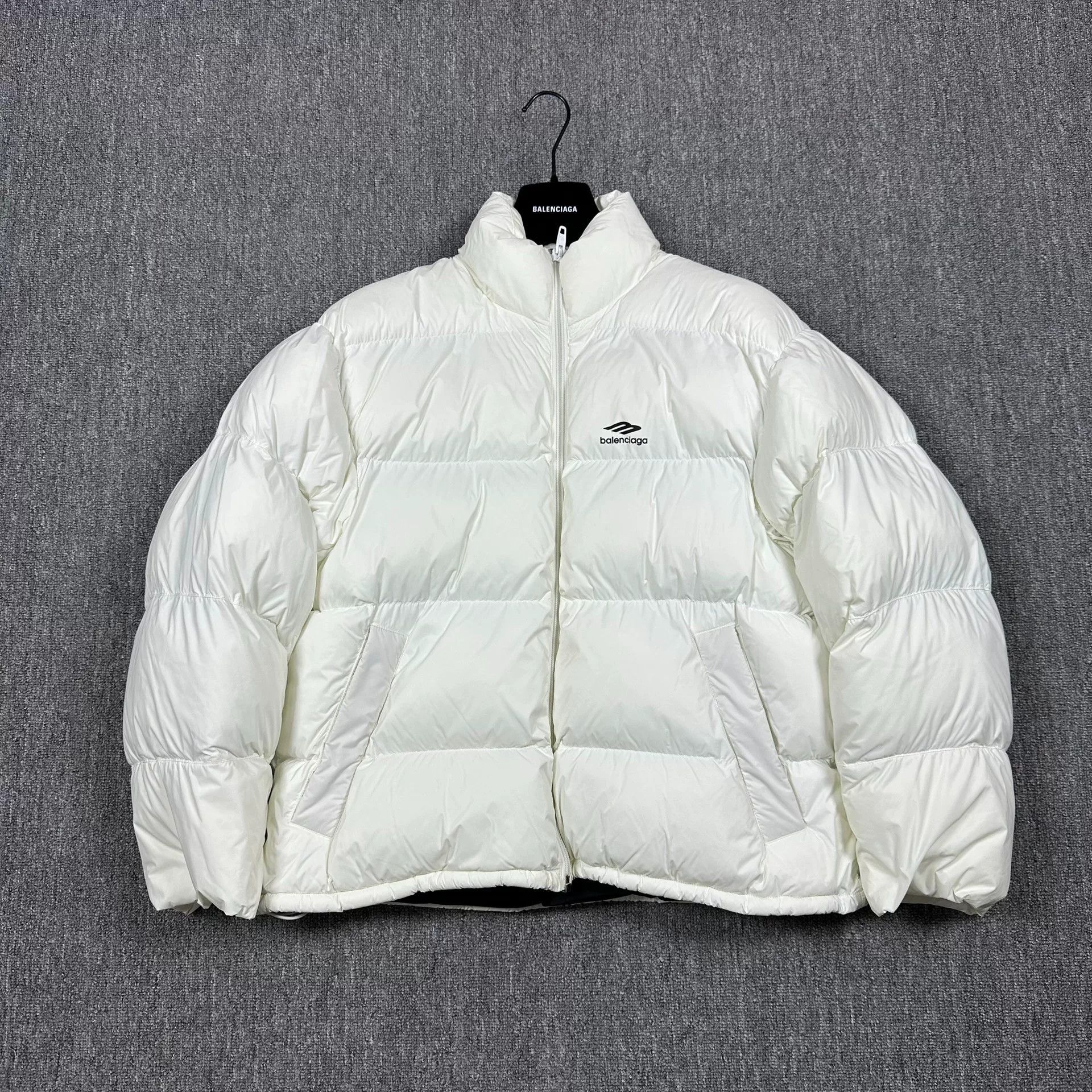 Balenciaga Balenciaga 2024SS 3B Logo White Oversized Puffer Size XXS / US 00 / IT 34 - 1 Thumbnail