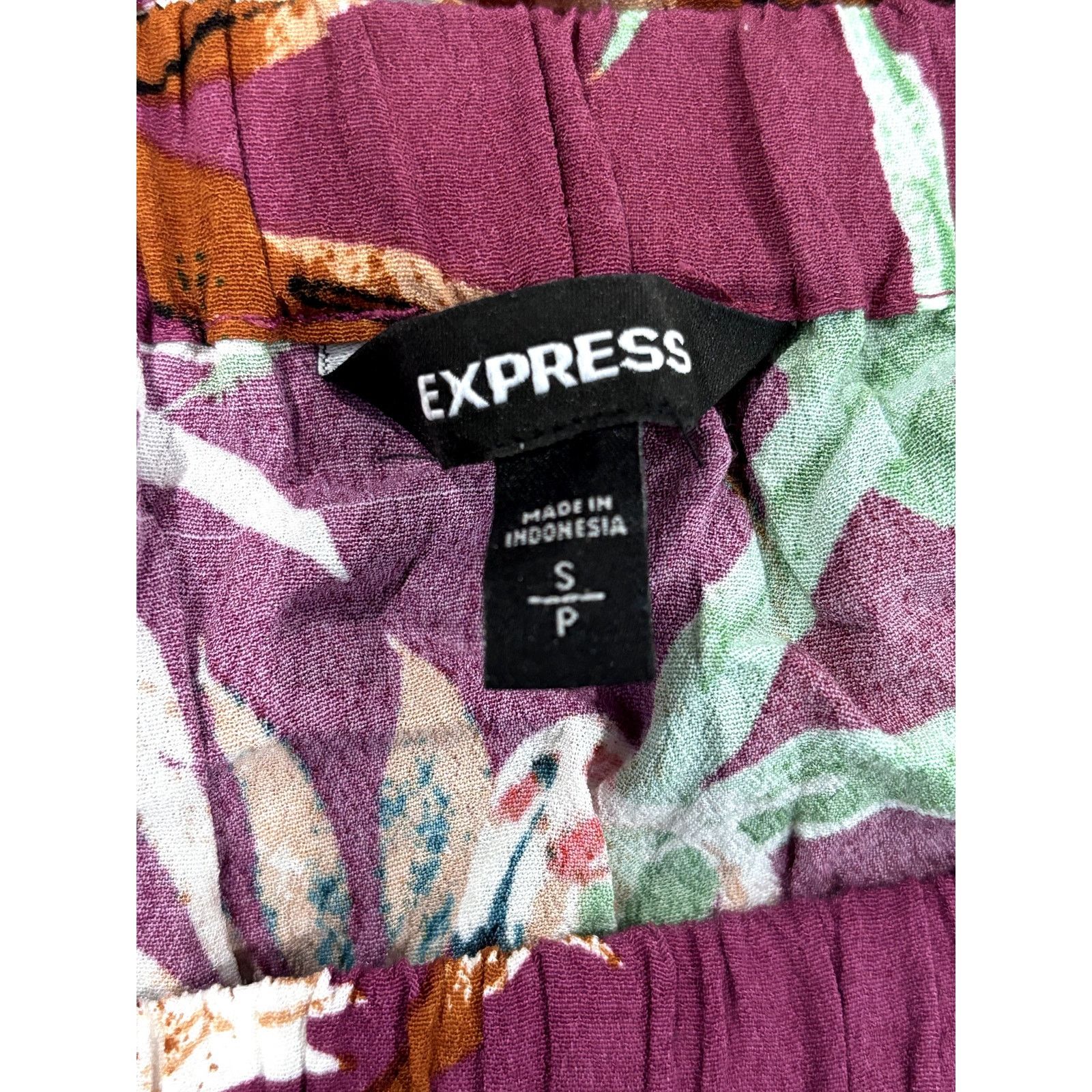 Express EXPRESS Tropical Floral Off The Shoulder Romper Size 28" / US 6 / IT 42 - 5 Thumbnail