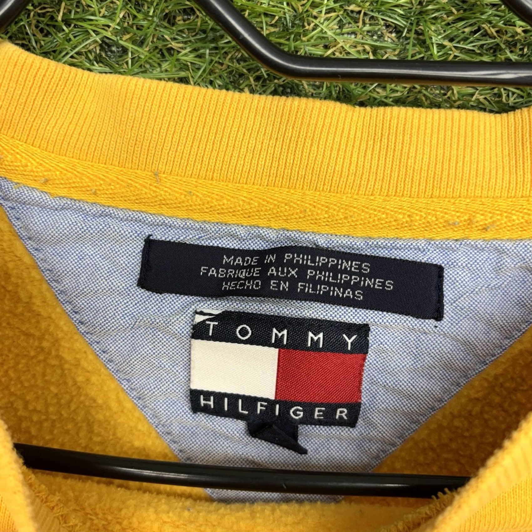 Tommy Hilfiger VINTAGE Tommy Hilfiger Sweatshirt Mens XL Embroidered Crewneck Yellow 90s Size US XL / EU 56 / 4 - 5 Thumbnail