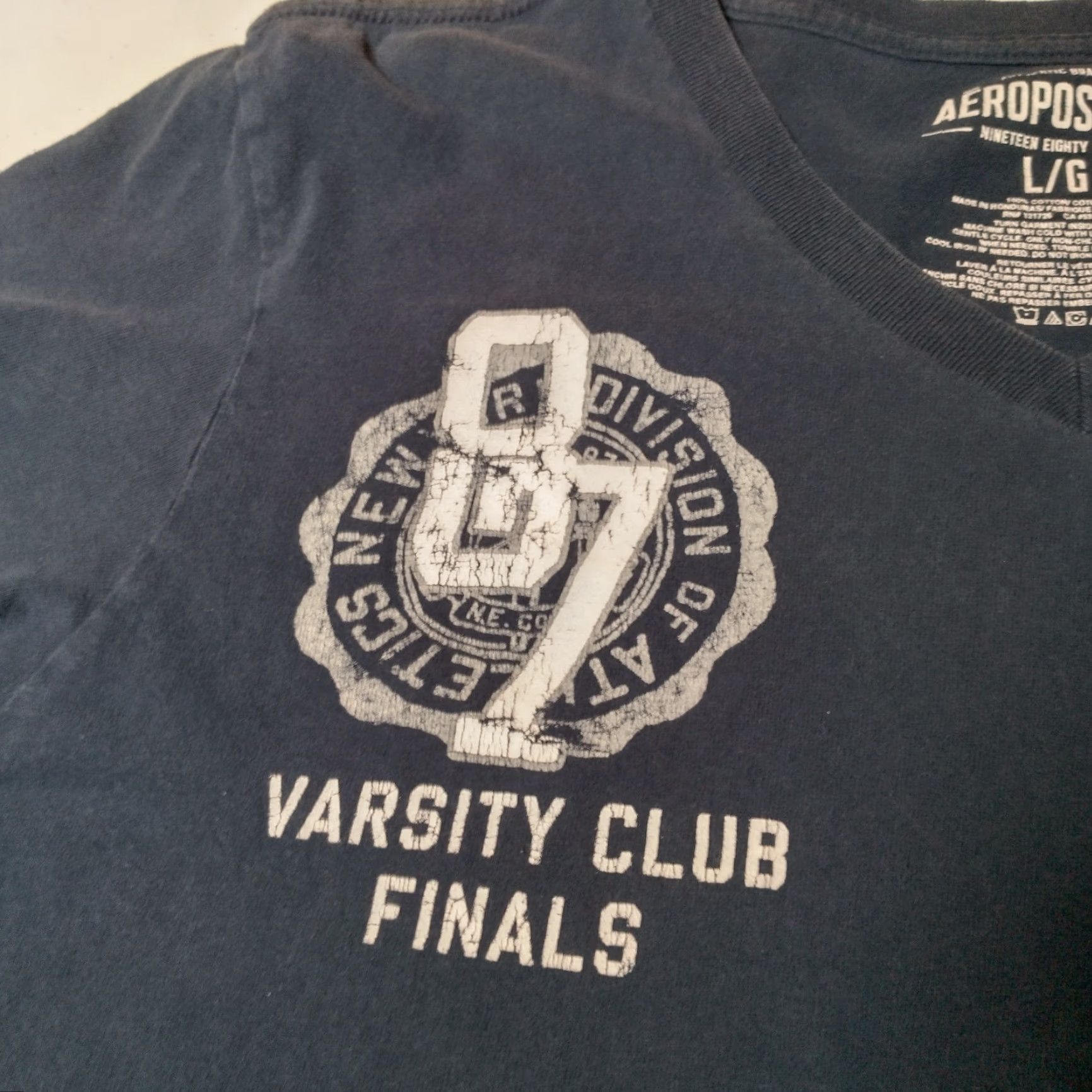 Aeropostale VINTAGE Aeropostale Shirt Men L Navy Blue V Neck Single Stitch Varsity Club Finals T-Shirt Mens Size US L / EU 52-54 / 3 - 7 Thumbnail