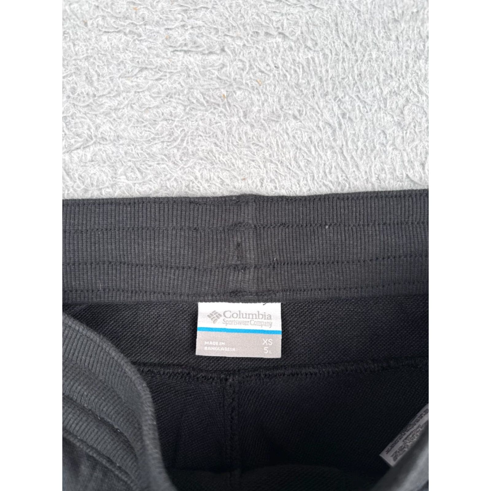 Vintage Columbia Shorts Women Bermuda Activewear Gray Cotton Blend Elastic Waist Zip Pocket Embroidered Logo 5 in Inseam Regular Size L Size 36" / US 14 / IT 50 - 6 Thumbnail