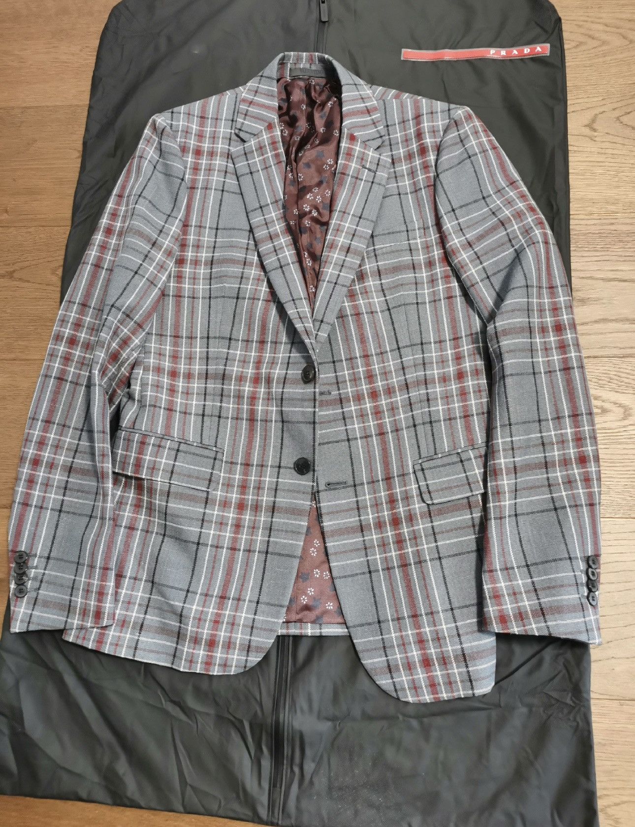 Valentino Valentino Grey and red Plaid pattern suits Size 48R - 1 Thumbnail