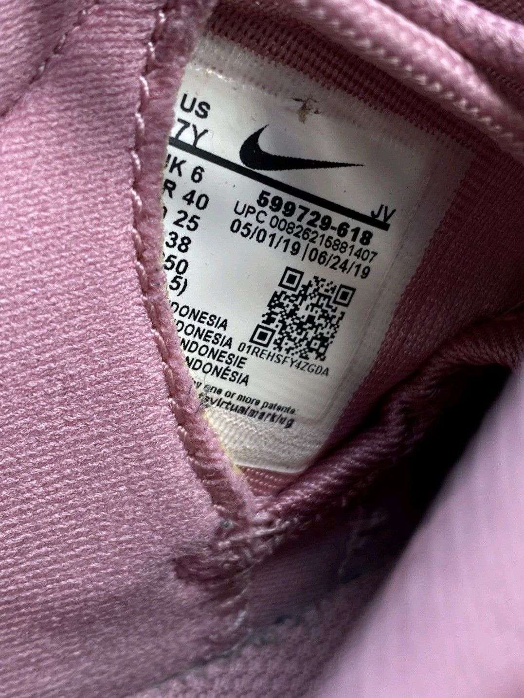 Nike Nike Roshe One GS Elemental Pink 599729618 Size 7Y Size US 7 / IT 37 - 7 Thumbnail