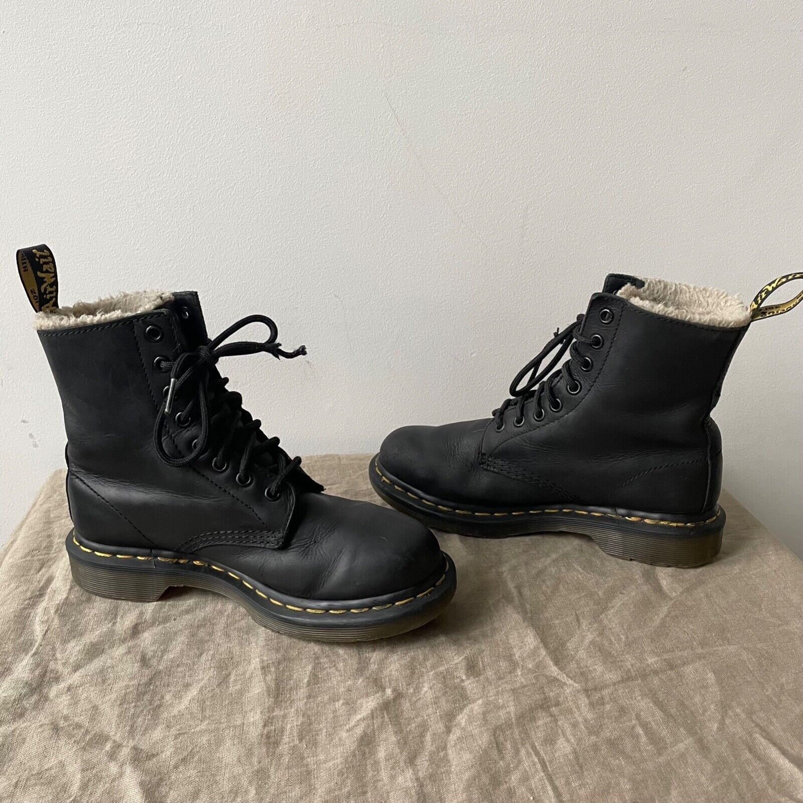 Dr. Martens Dr Martens Serena Black Sherpa Warm Lining Boots 8504AC Size US 6 / IT 36 - 7 Thumbnail