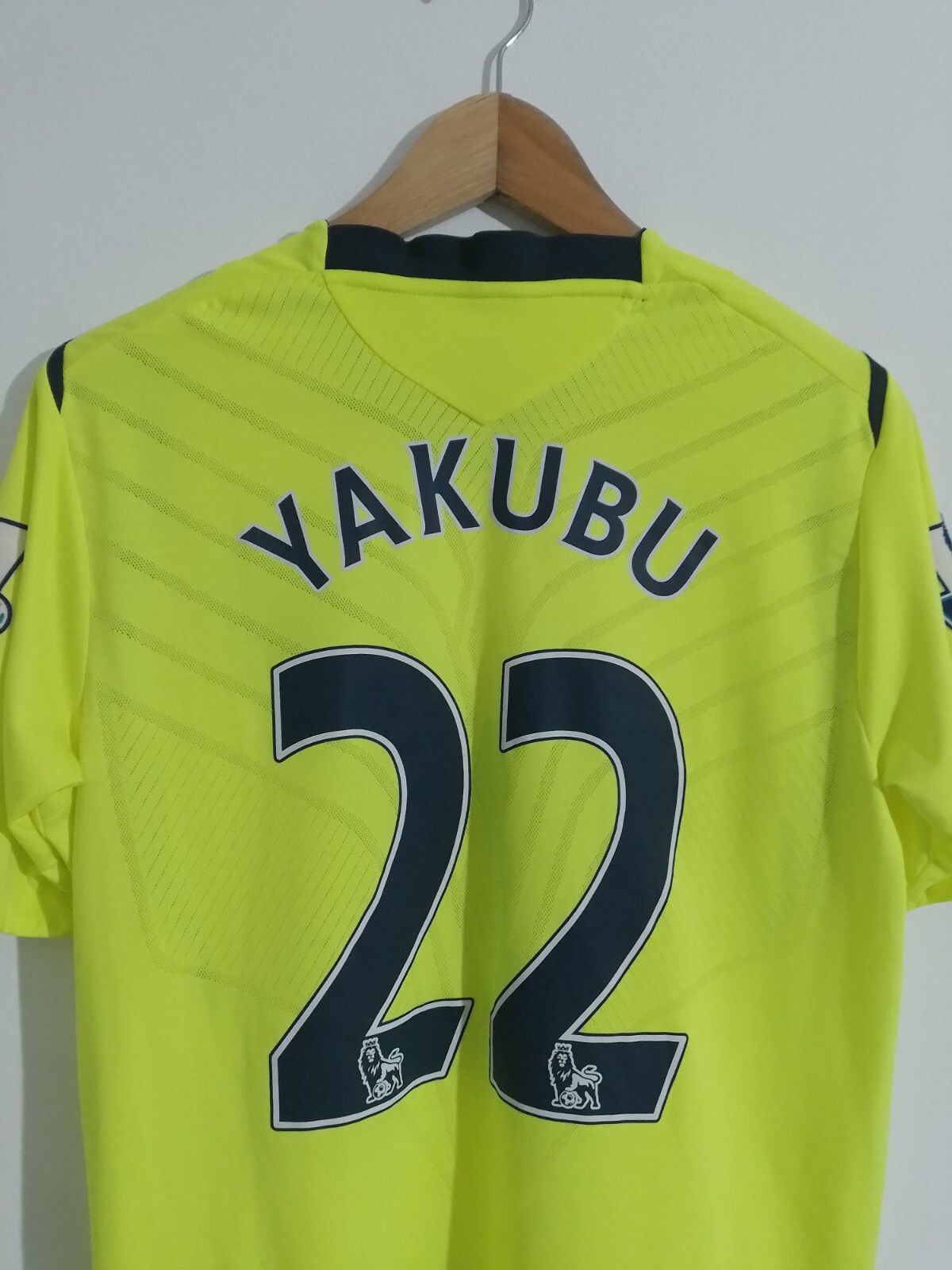 Umbro Everton 2008-2009 Third Kit #22 Yakubu Aiyegbeni Size US S / EU 44-46 / 1 - 13 Thumbnail