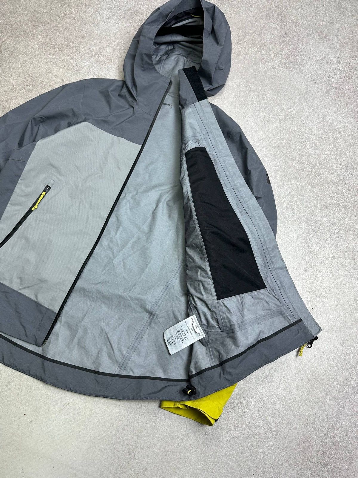 Peak Performance Vintage Peak Performance Shell Waterproof Jacket Rare L Size US L / EU 52-54 / 3 - 4 Thumbnail