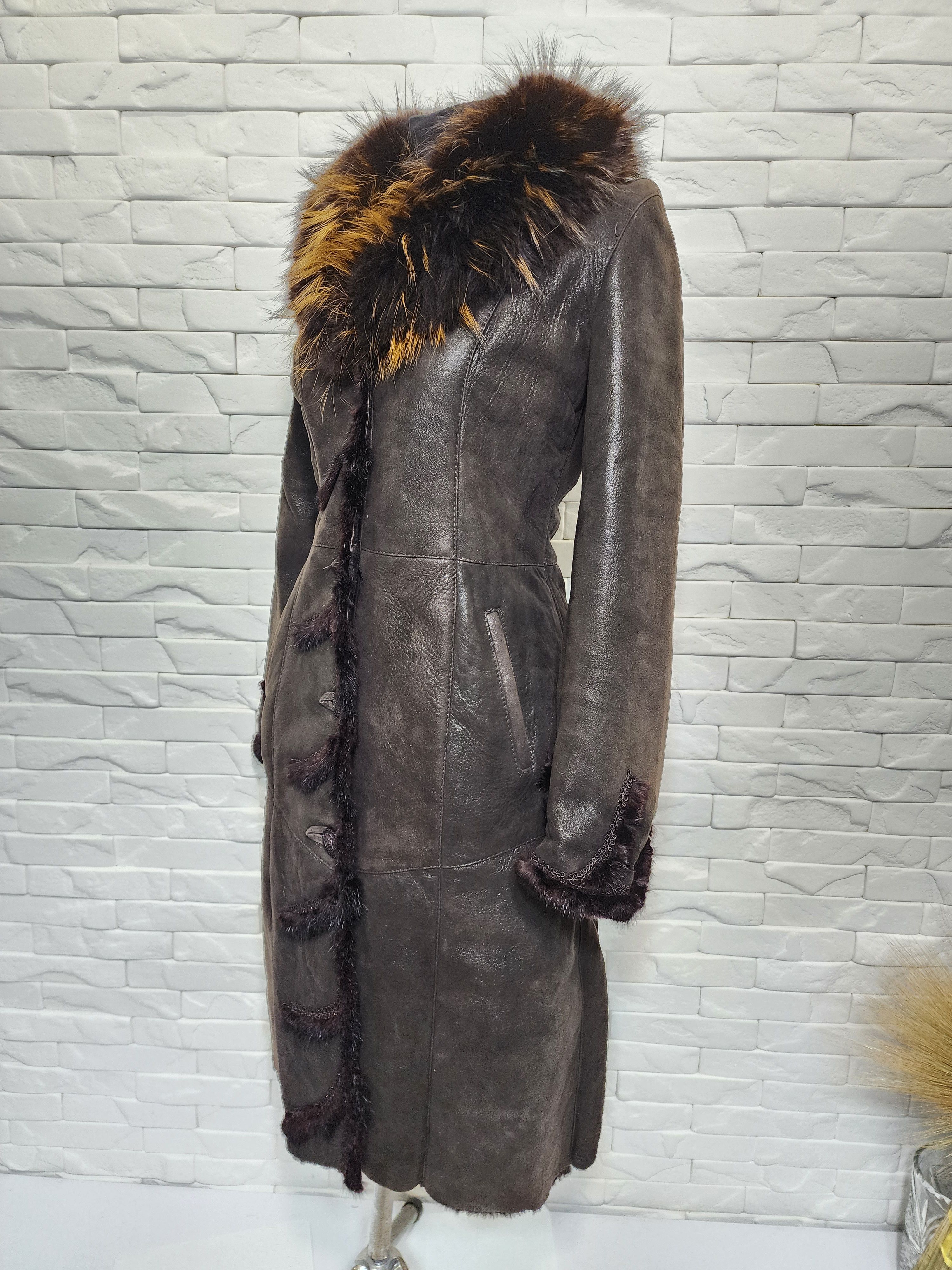 Uniqlo Women's Brown Sheepskin Coat: Genuine Fur Collar Size M / US 6-8 / IT 42-44 - 2 Thumbnail