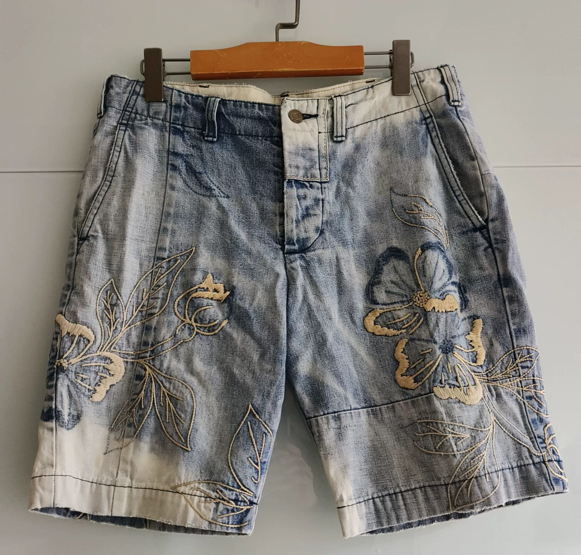 Denim & Supply Ralph Lauren Floral Embroidered Denim Shorts Size 30" / US 8 / IT 44 - 1 Thumbnail