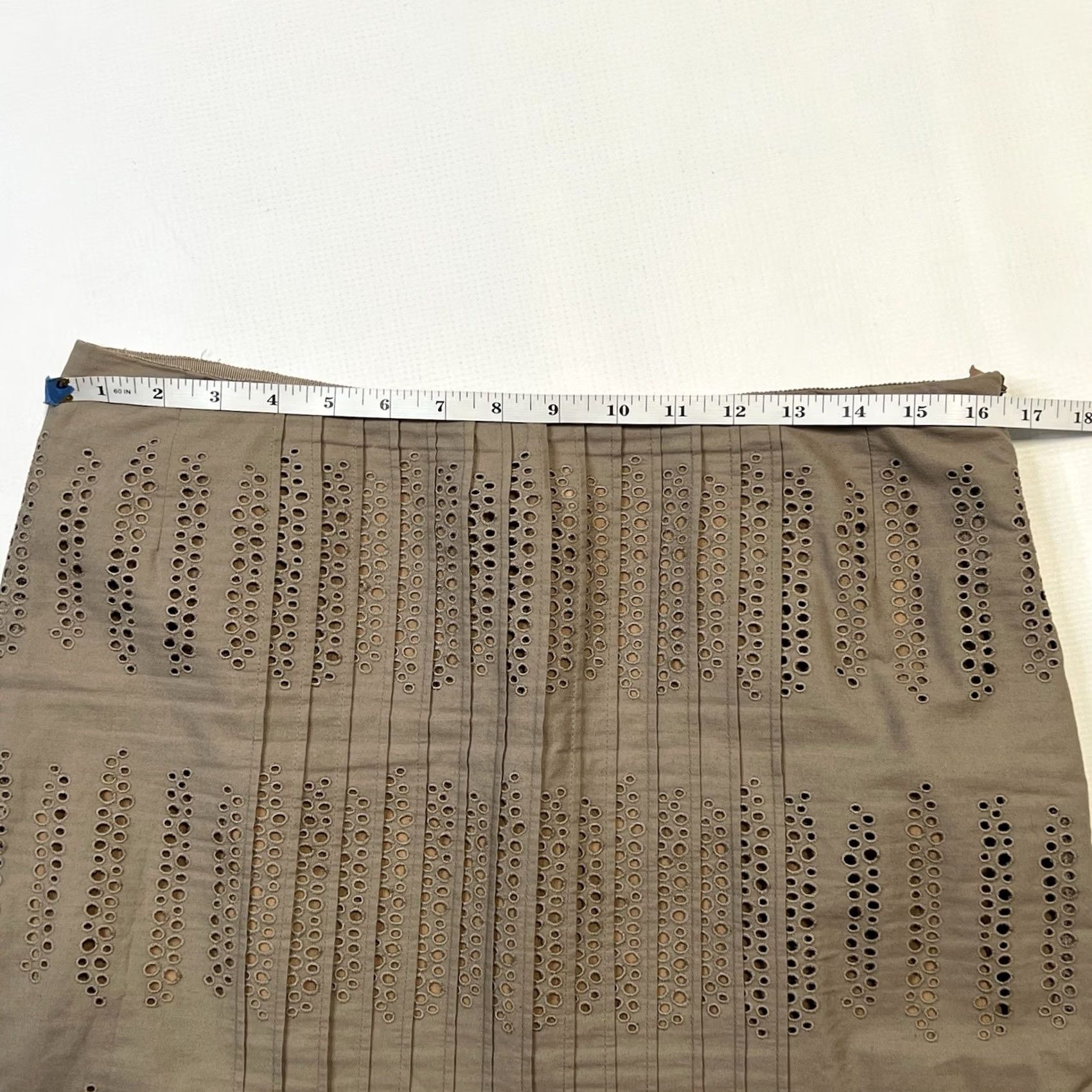 Akris VINTAGE Akris Skirt Brown Silk Lined Knee Length High Rise Pencil & Straight Eyelet Pin Tuck Pleat US 10 Womens Size 32" / US 10 / IT 46 - 4 Thumbnail
