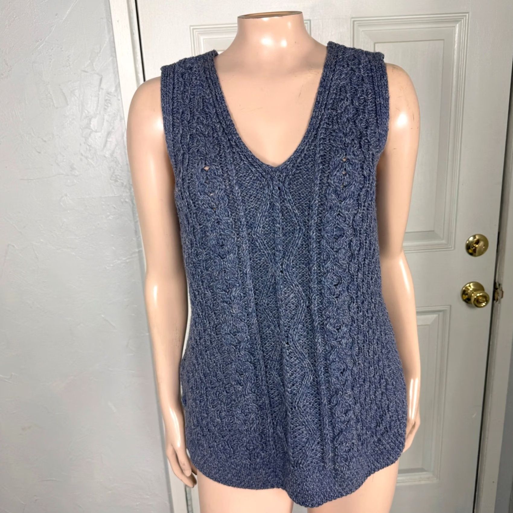 Vintage Blarney Woolen Mills Womens sweater Medium Ireland Cable Knit Sleeveless D4-12 Size M / US 6-8 / IT 42-44 - 5 Thumbnail