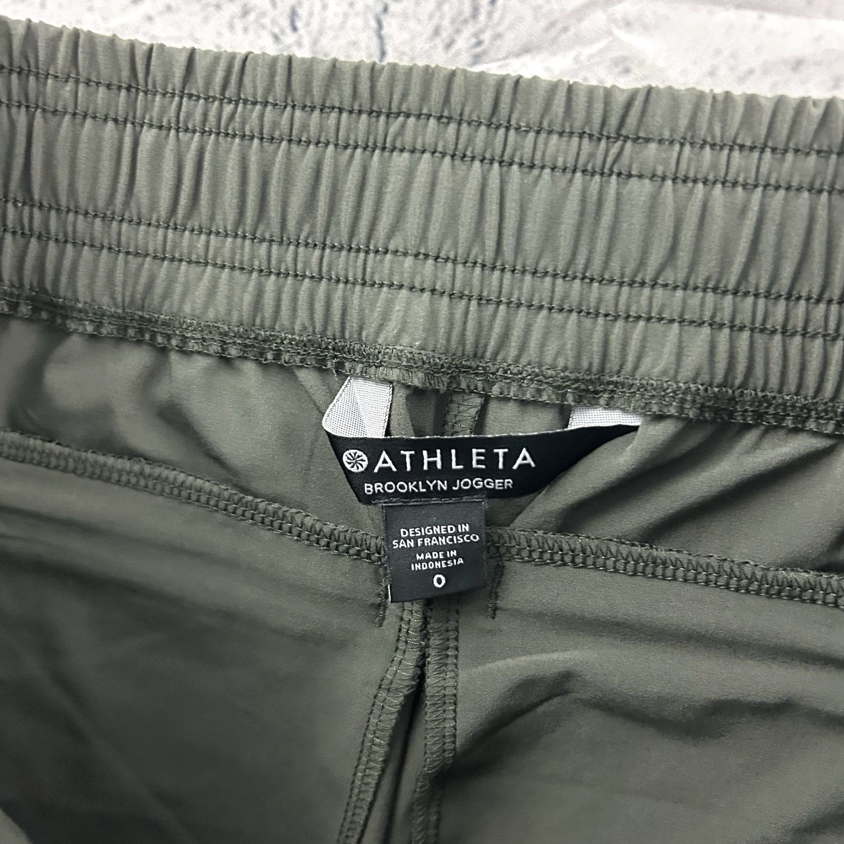 Athleta Athleta Jogger Pants Women's 0 Olive Green - Activewear Bottoms Departments: Women Size 25" / US 0 / IT 36 - 4 Thumbnail