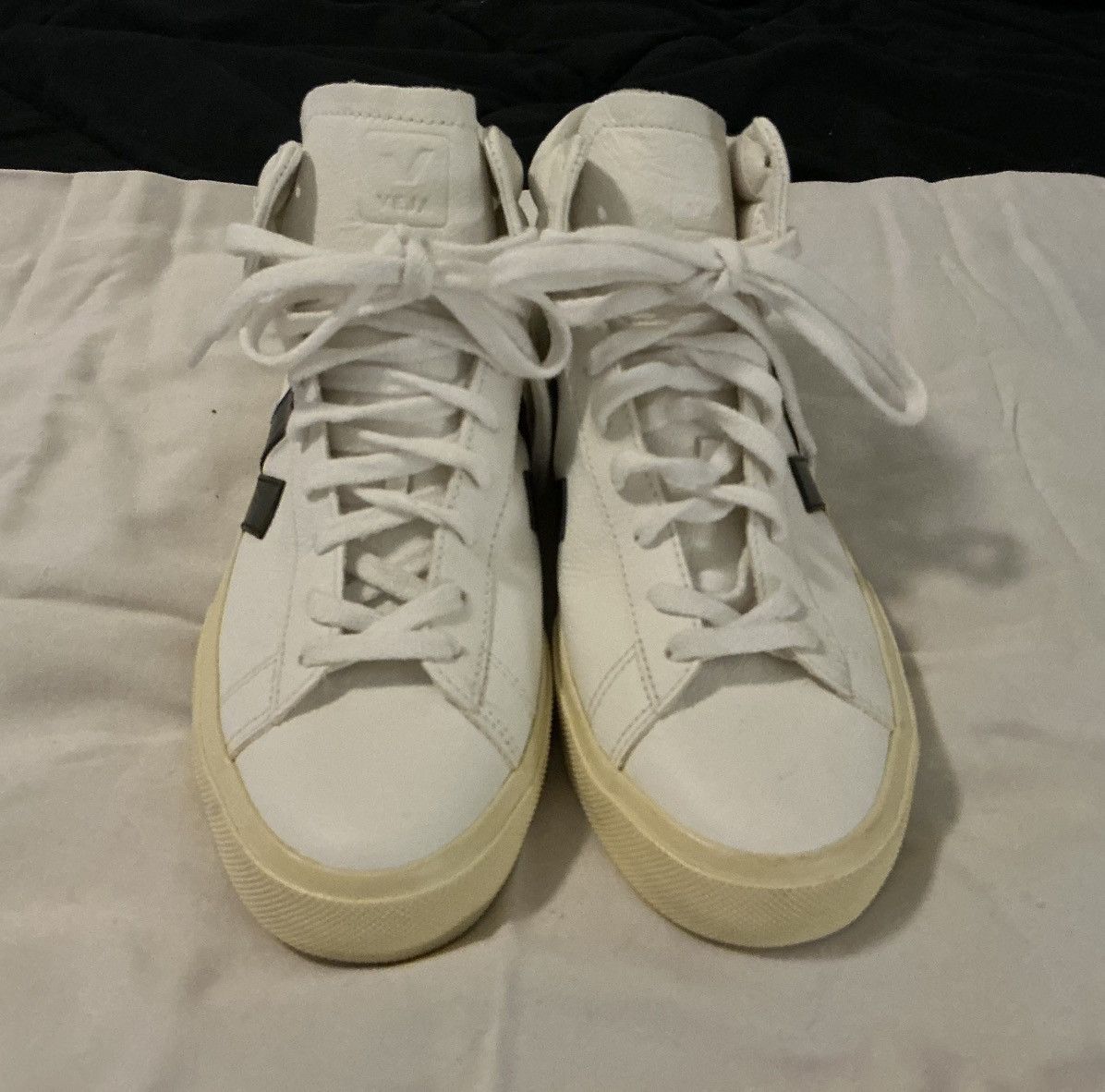 Veja Veja White Leather High-Top Sneakers – Black V Logo Size US 8 / EU 41 - 2 Thumbnail