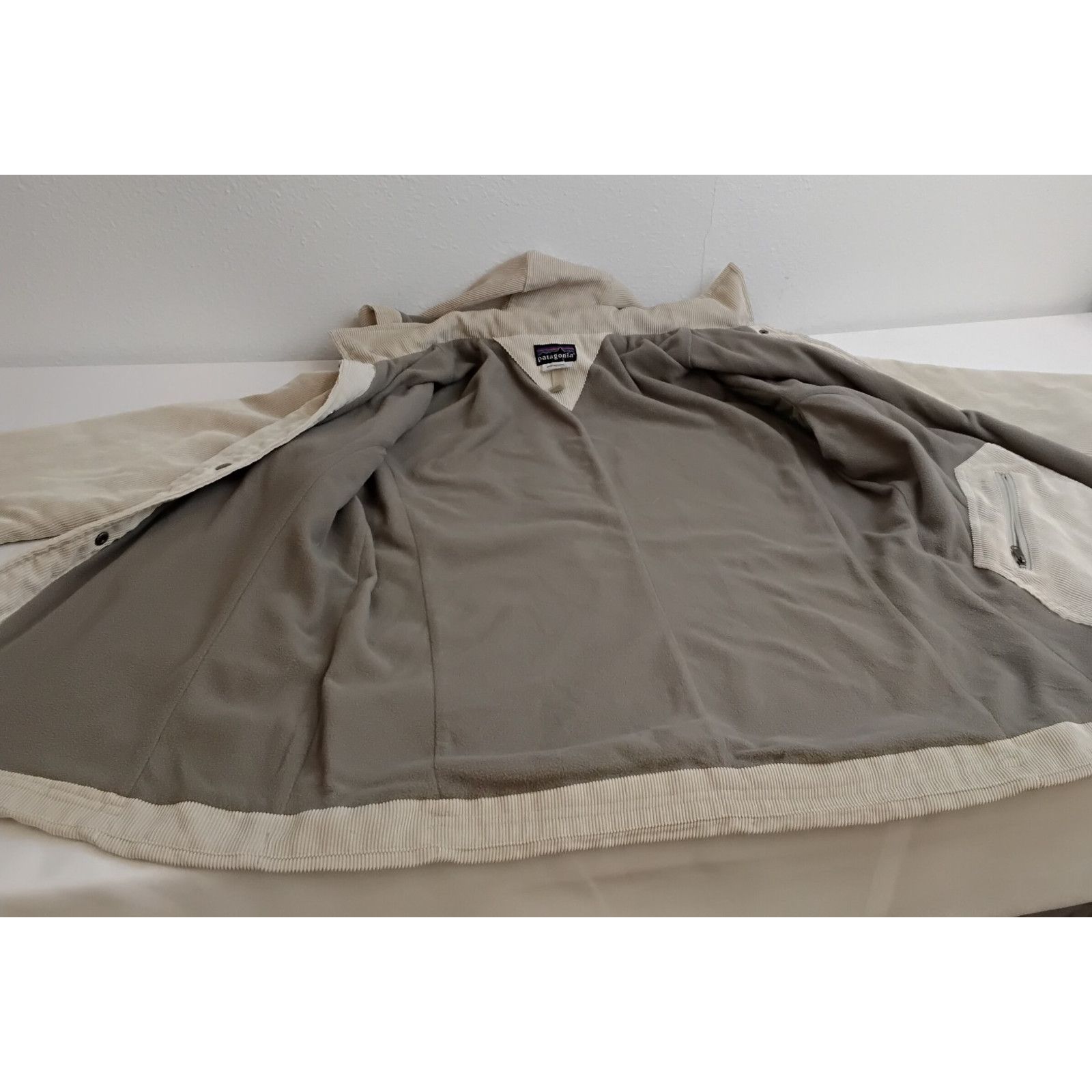 Patagonia Patagonia Corduroy Hoodie Jacket Women's L Beige Fleece Size L / US 10 / IT 46 - 6 Thumbnail
