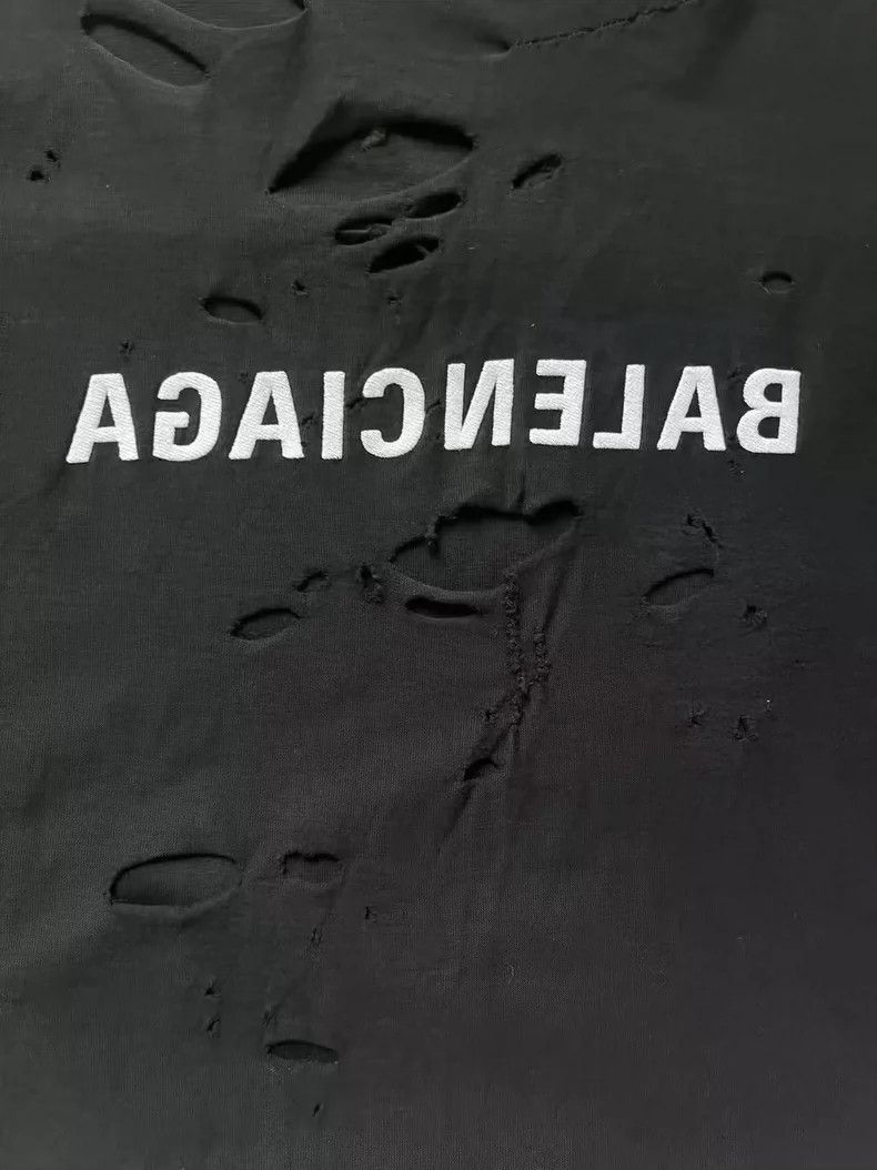 Balenciaga Balenciaga Monogrammed crewneck short sleeve T-shirt Size US S / EU 44-46 / 1 - 3 Thumbnail
