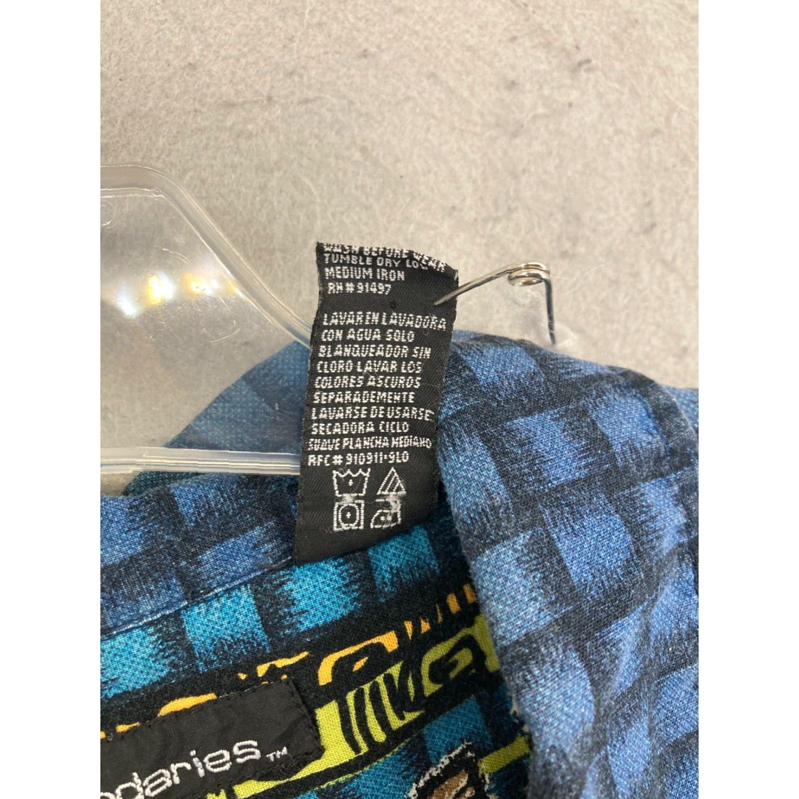 Vintage VINTAGE No Boundaries Camp Shirt Mens XL Blue Floral 90s 2000s Hawaiian Button-Up Short Sleeve Casual Shirt Mens XL Blue Size US XL / EU 56 / 4 - 5 Thumbnail