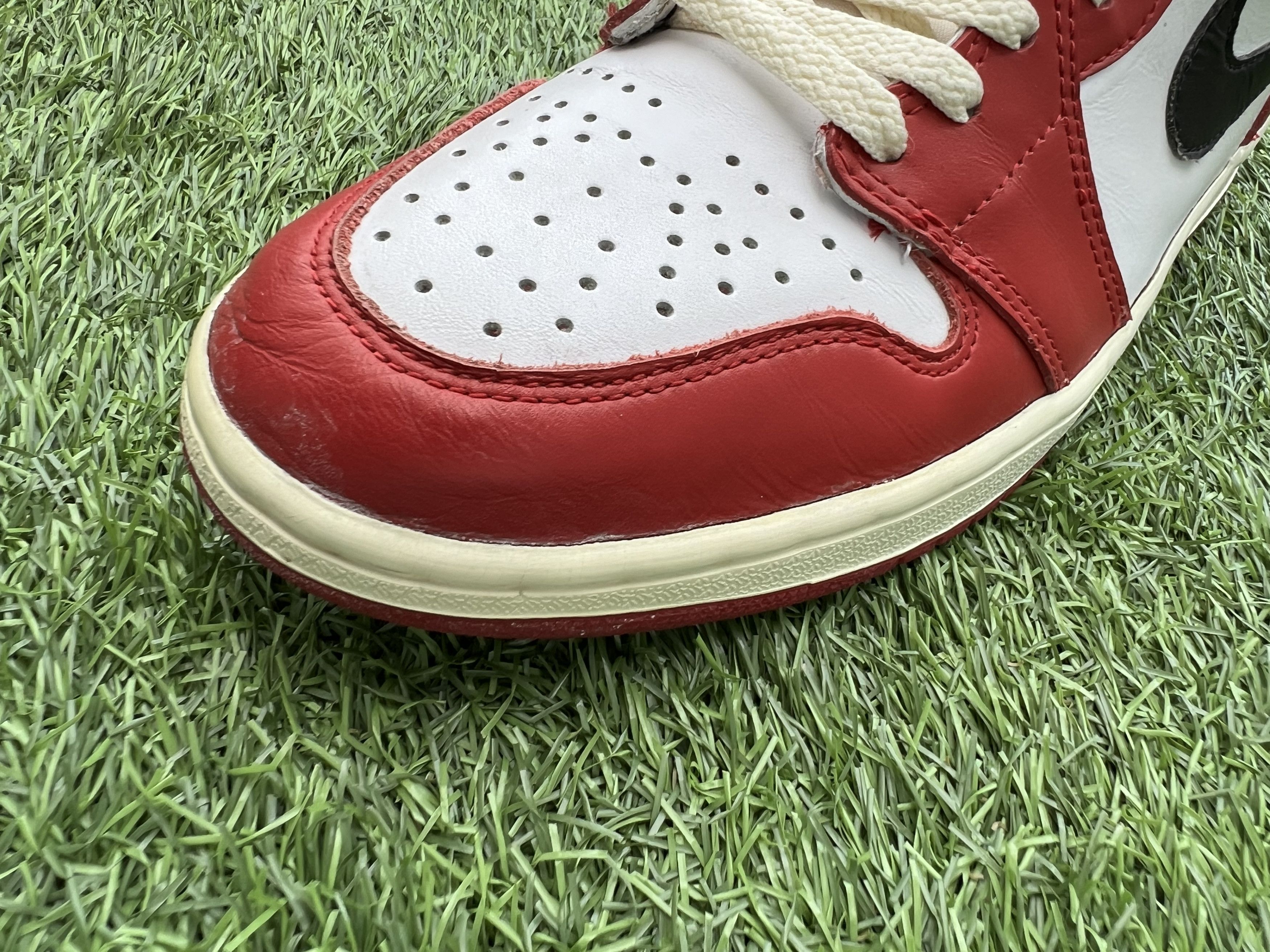 Jordan Brand Jordan 1 Retro High Chicago 1994 (Includes box and card) Size US 10.5 / EU 43-44 - 20 Thumbnail