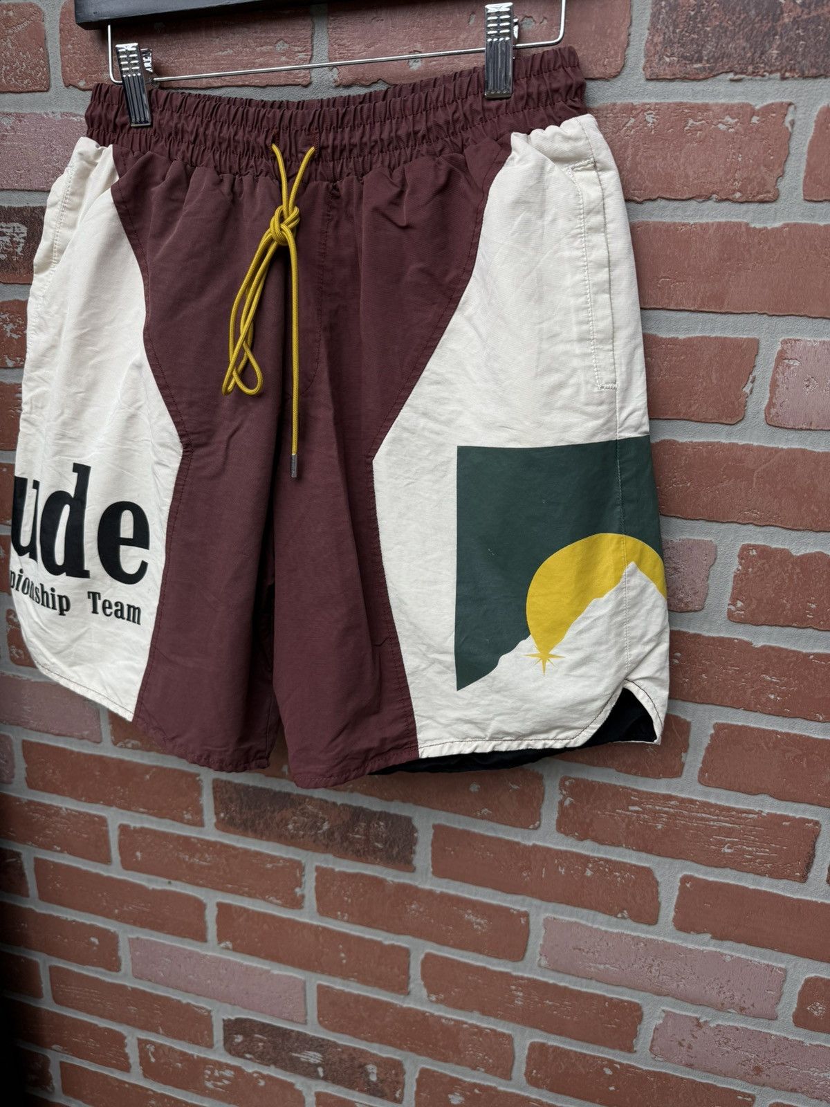 Rhude Medium Rhude Panel Logo shorts in a maroon Size US 32 / EU 48 - 3 Thumbnail