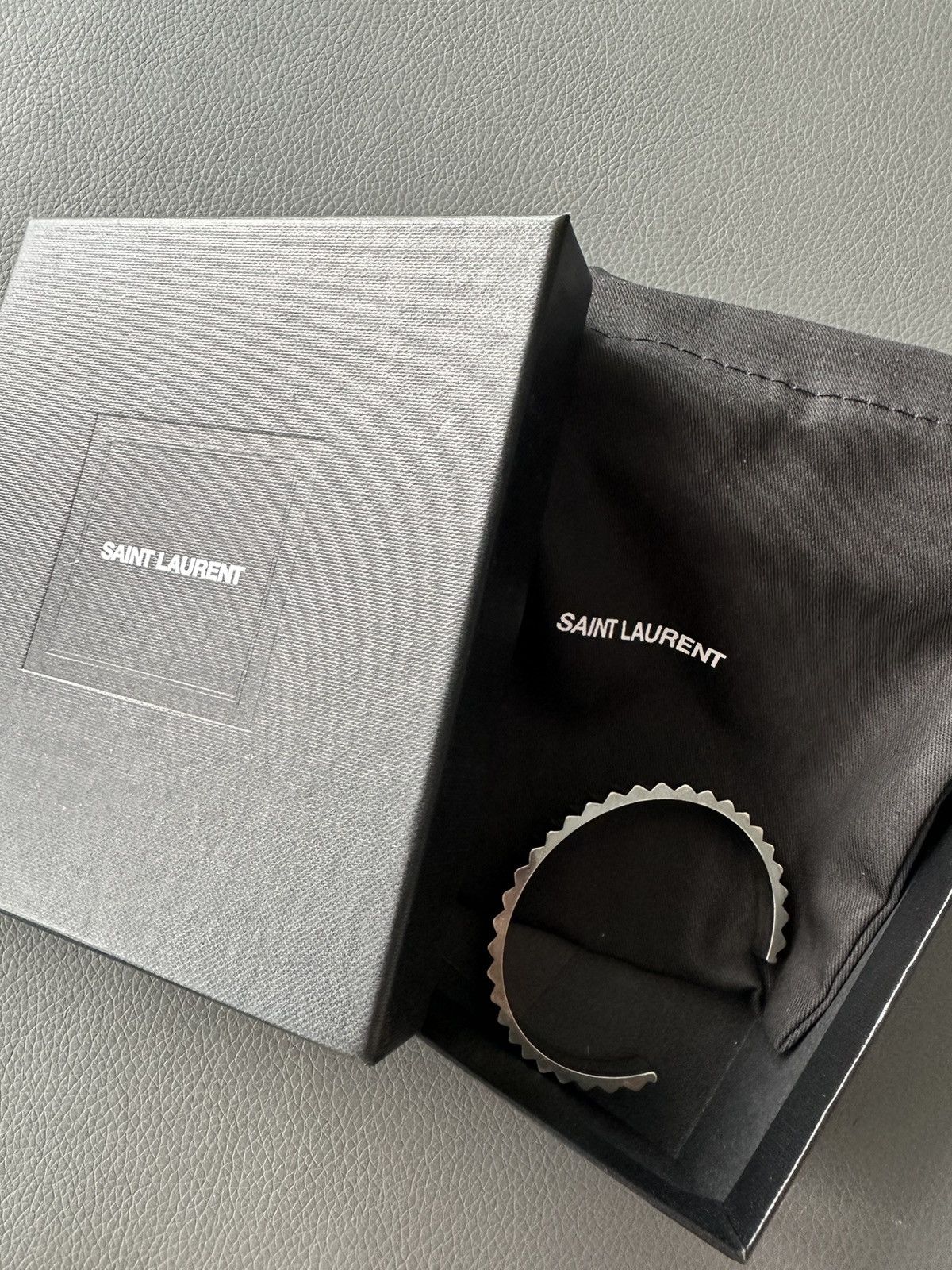 Saint Laurent Paris × Yves Saint Laurent Runway Brass Metal Saint Laurent Bracelet Limited Edition Size ONE SIZE - 6 Thumbnail