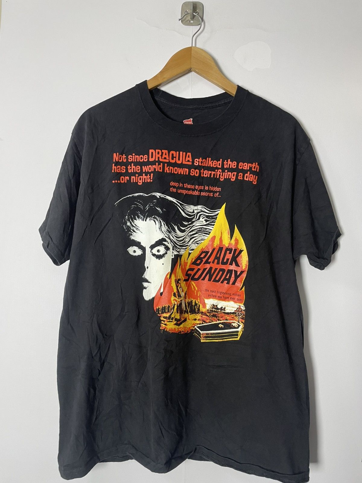 Hanes Vintage Black Sunday Horror Shirt Size US L / EU 52-54 / 3 - 1 Thumbnail