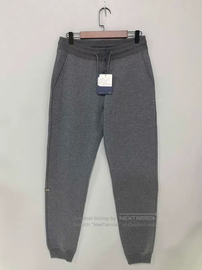 Louis Vuitton Louis Vuitton size xs Grey instruction book logo sweatpants Size US 28 / EU 44 - 1 Thumbnail