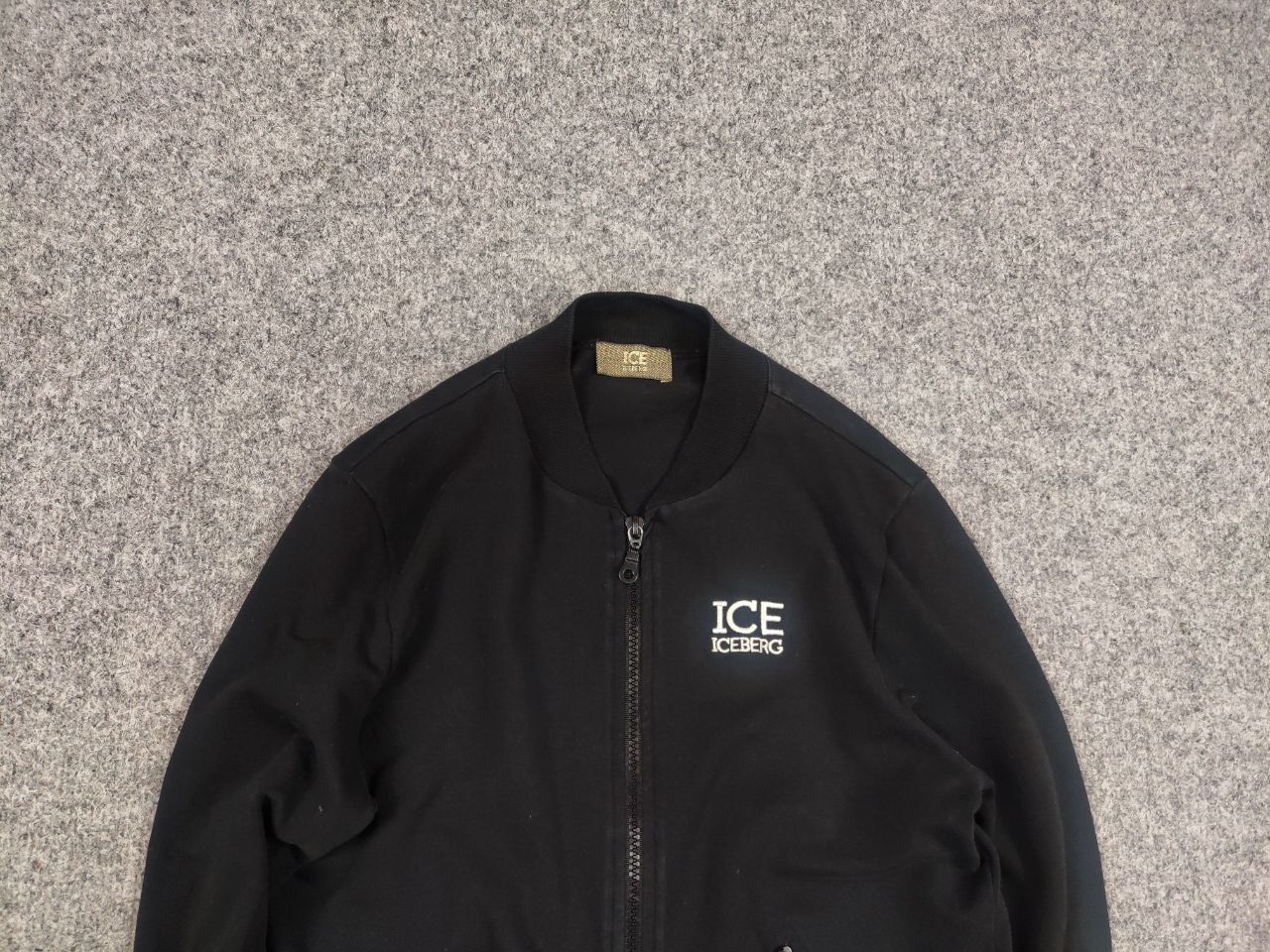 Iceberg Iceberg Disney Logo Vintage 90's Black Bomber Sweatshirt Size M / US 6-8 / IT 42-44 - 4 Thumbnail