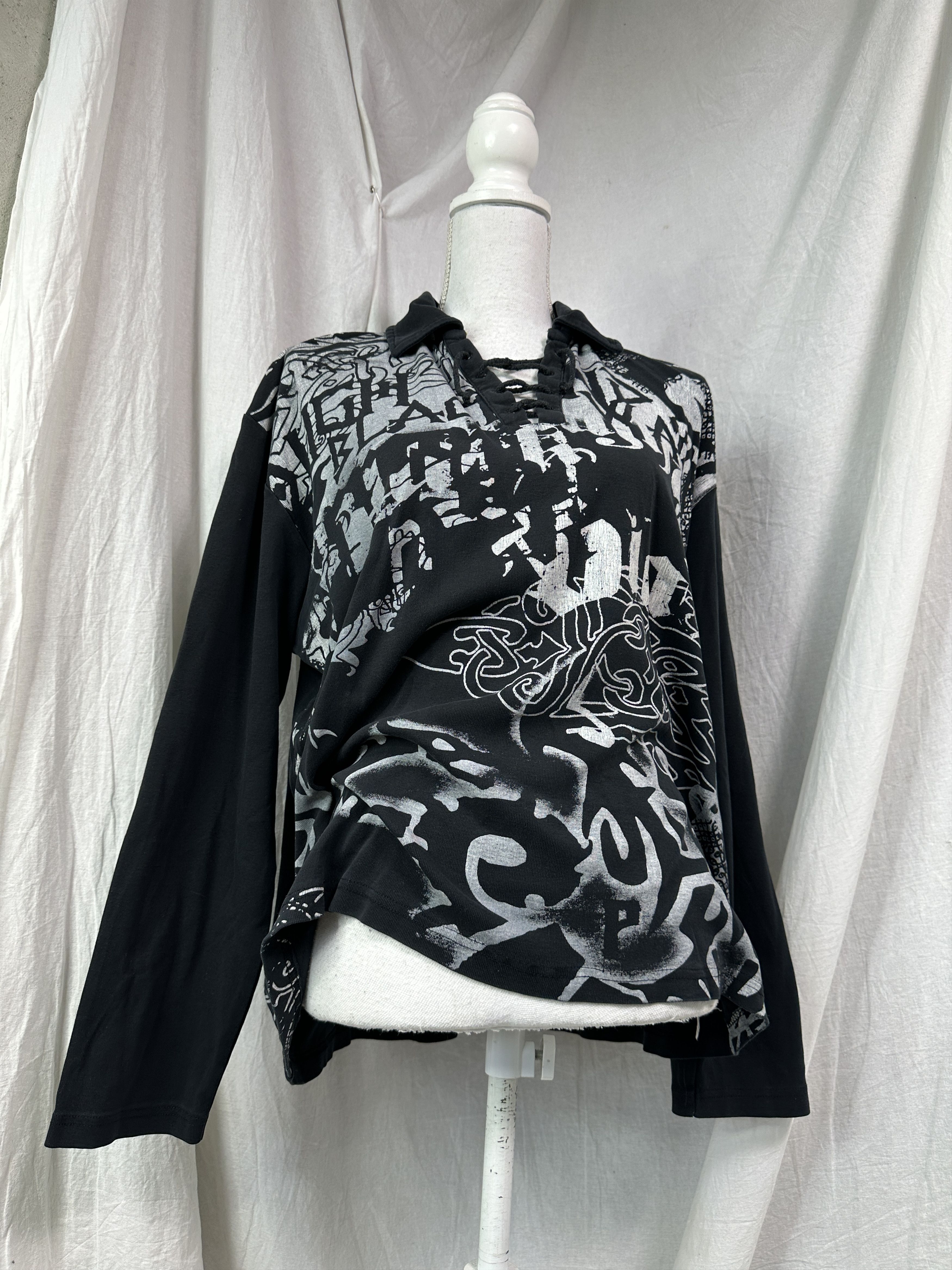 Vintage Vintage Streetwear Oversize Printed Tribal Longsleeve 00s Size XL / US 12-14 / IT 48-50 - 1 Thumbnail