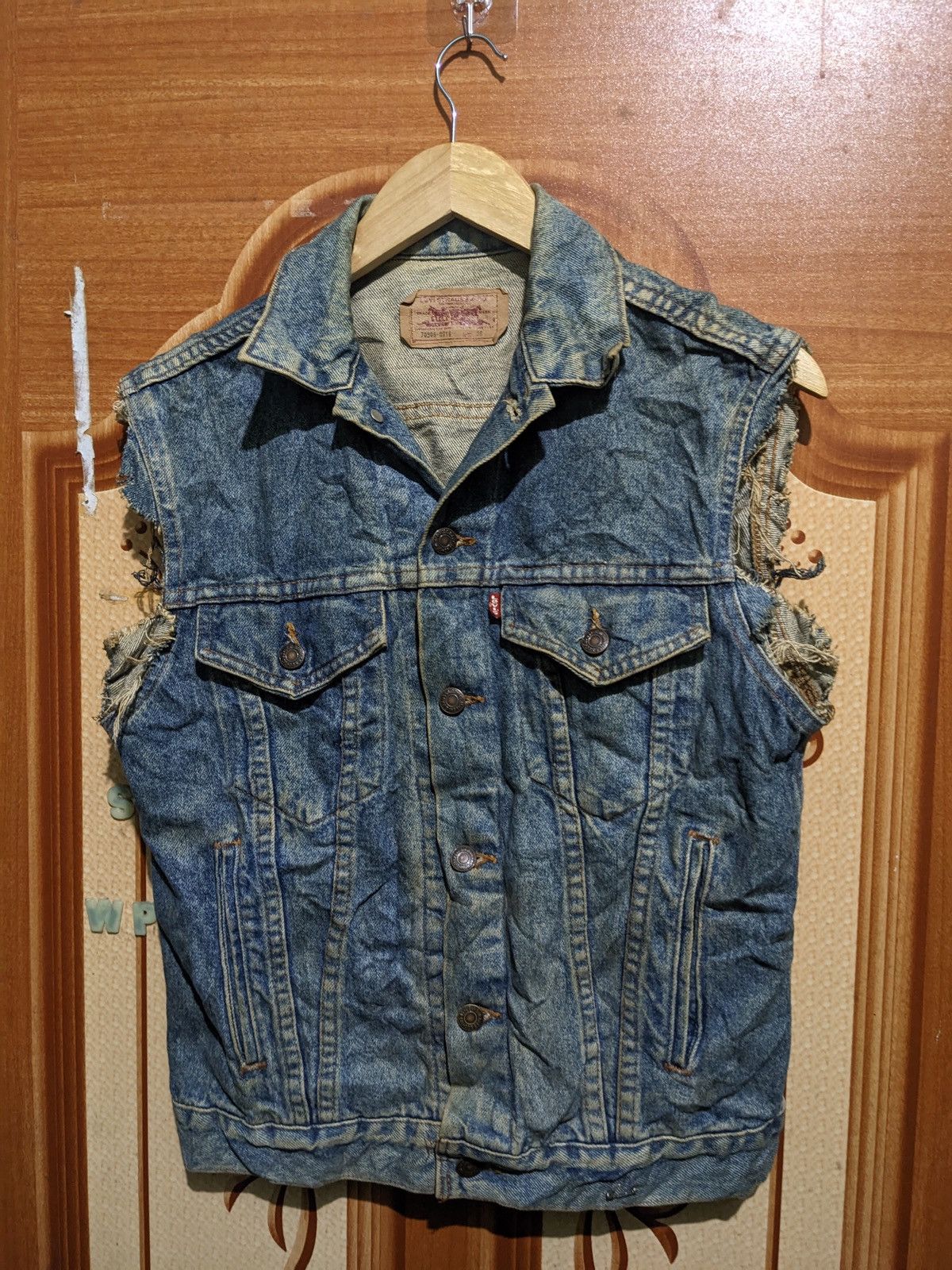 Levi's DAMAGED LEVIS SLEEVELESS JACKET SIZE 38 Size US S / EU 44-46 / 1 - 2 Thumbnail