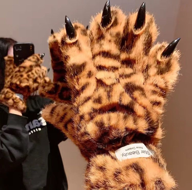 Other Plush Leopard Paw Claw Winter Gloves Women’s Size ONE SIZE - 1 Thumbnail