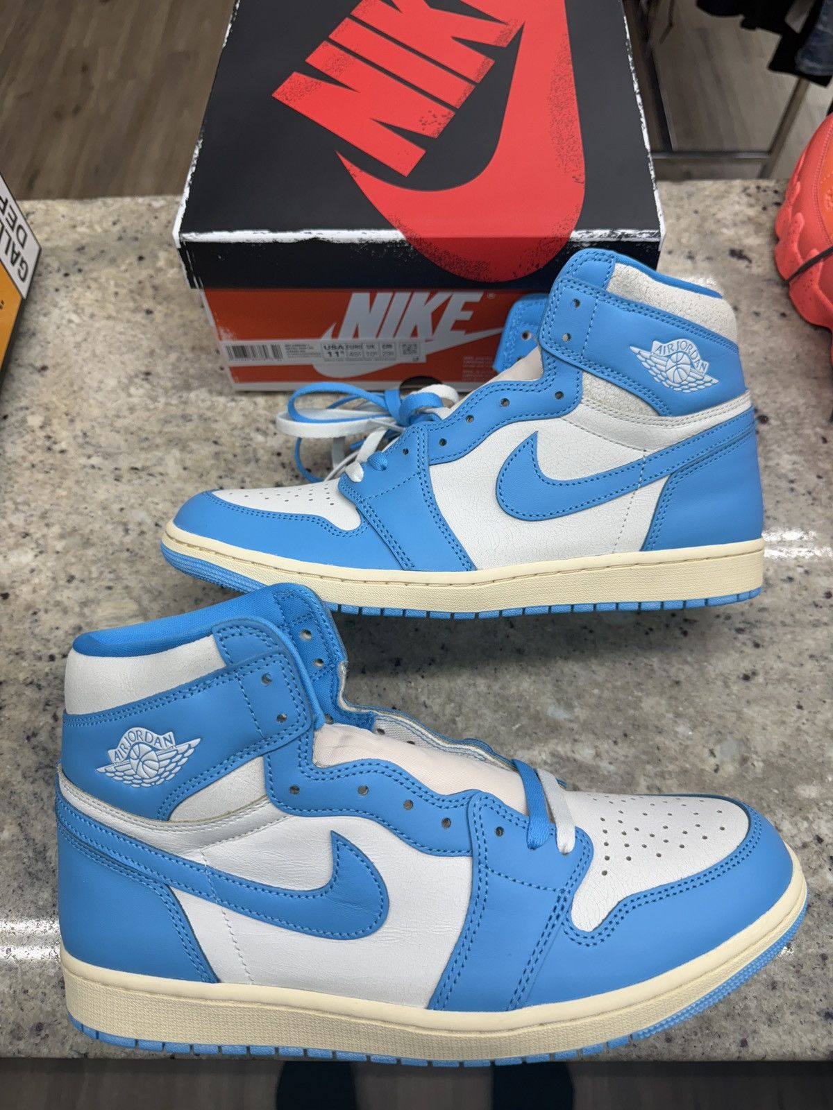 Jordan Brand Jordan 1 Retro High OG Unc Reminaged Size US 10.5 / EU 43-44 - 1 Thumbnail